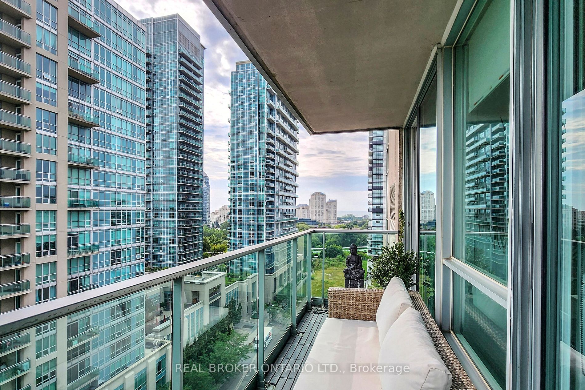 250 Manitoba Street, #728