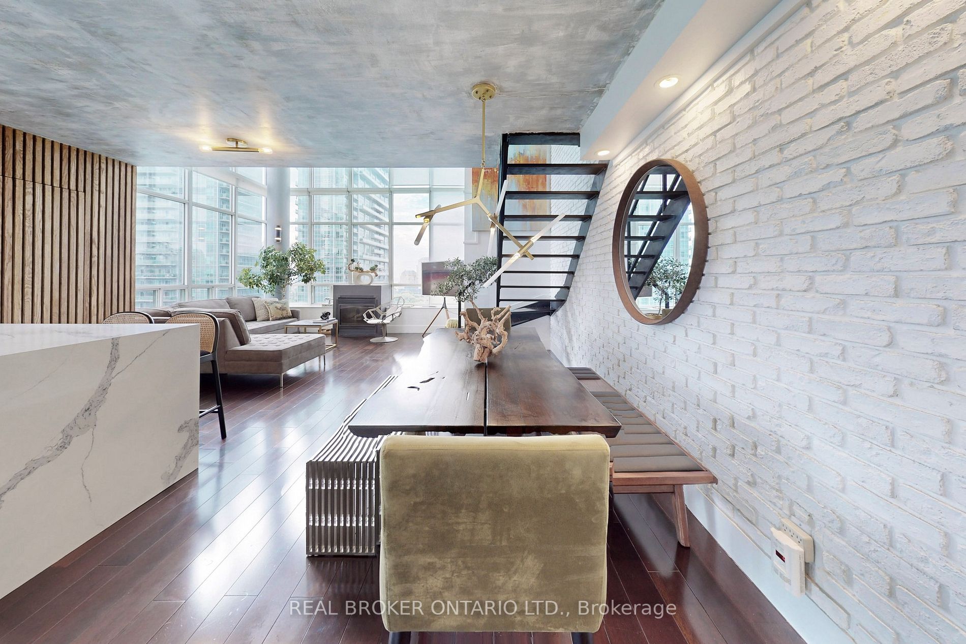 250 Manitoba Street, #728