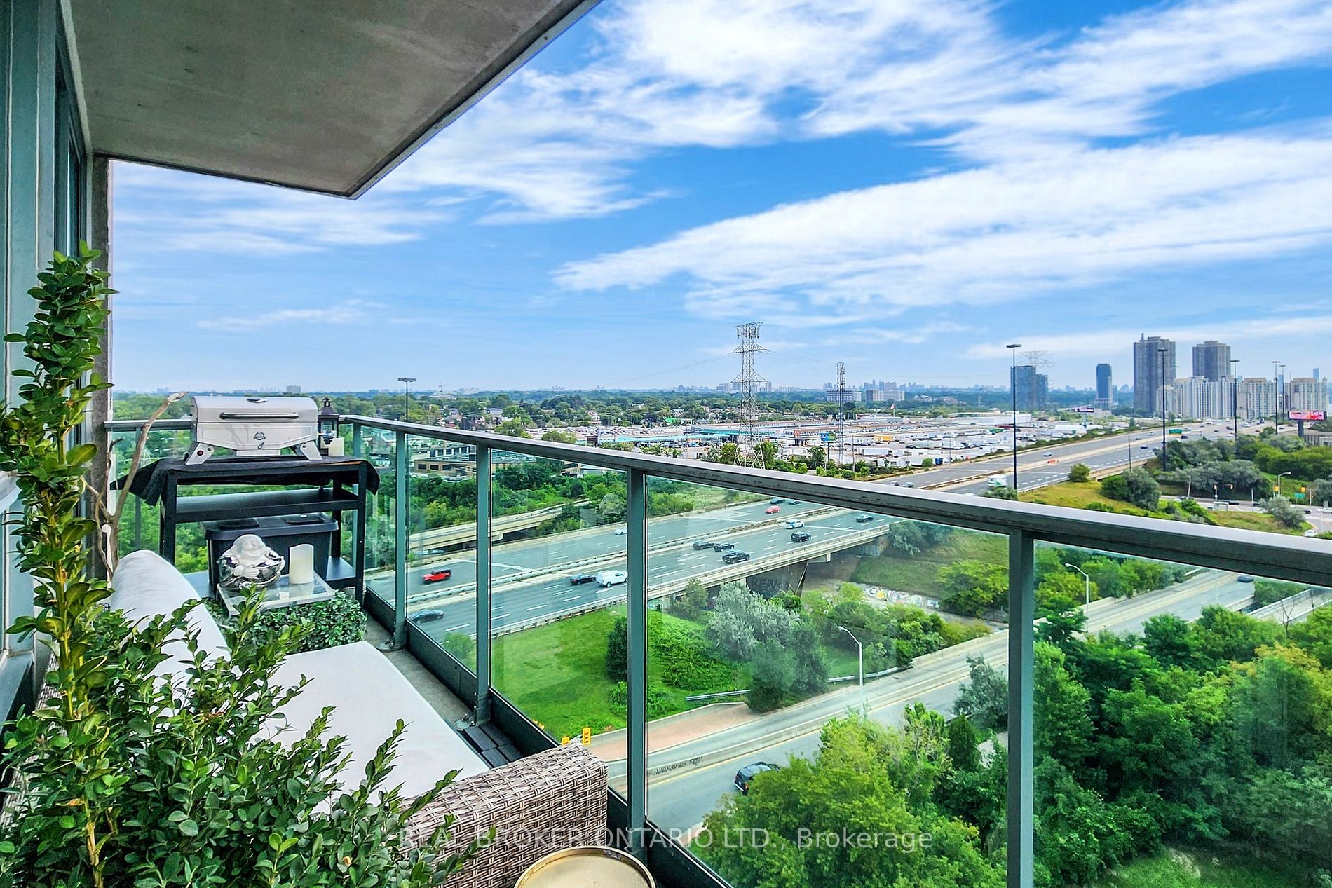 250 Manitoba Street, #728