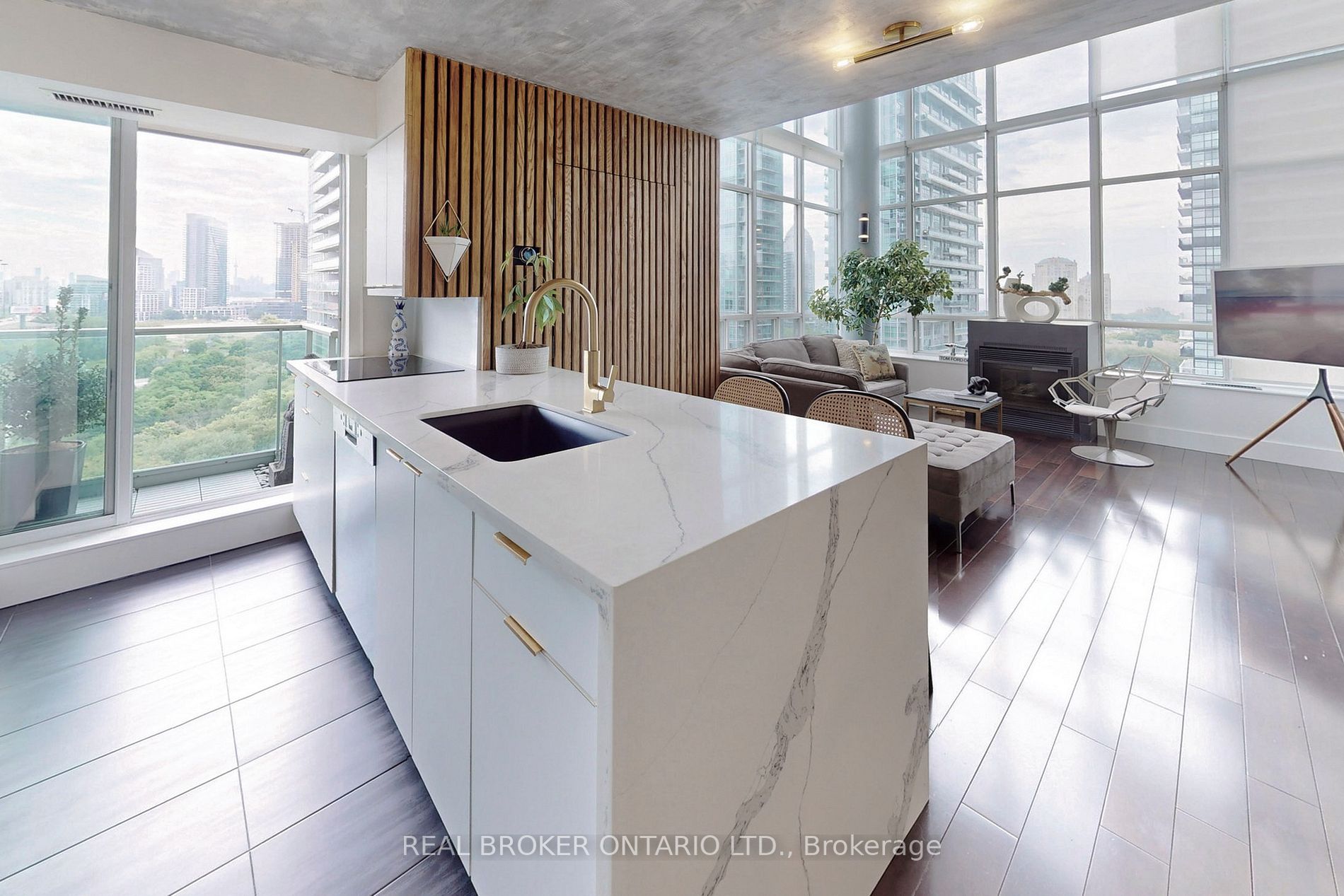 250 Manitoba Street, #728