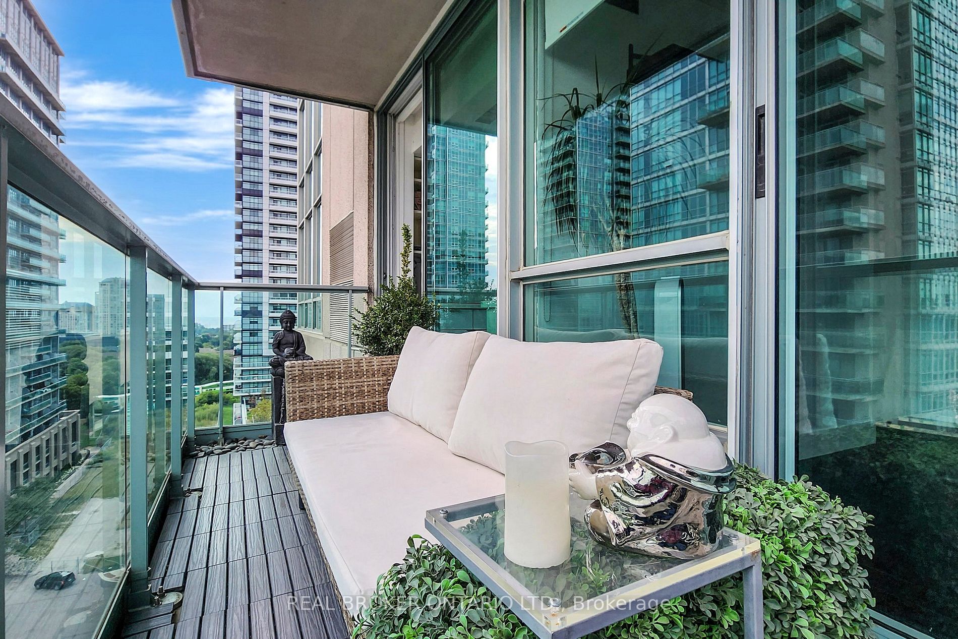 250 Manitoba Street, #728