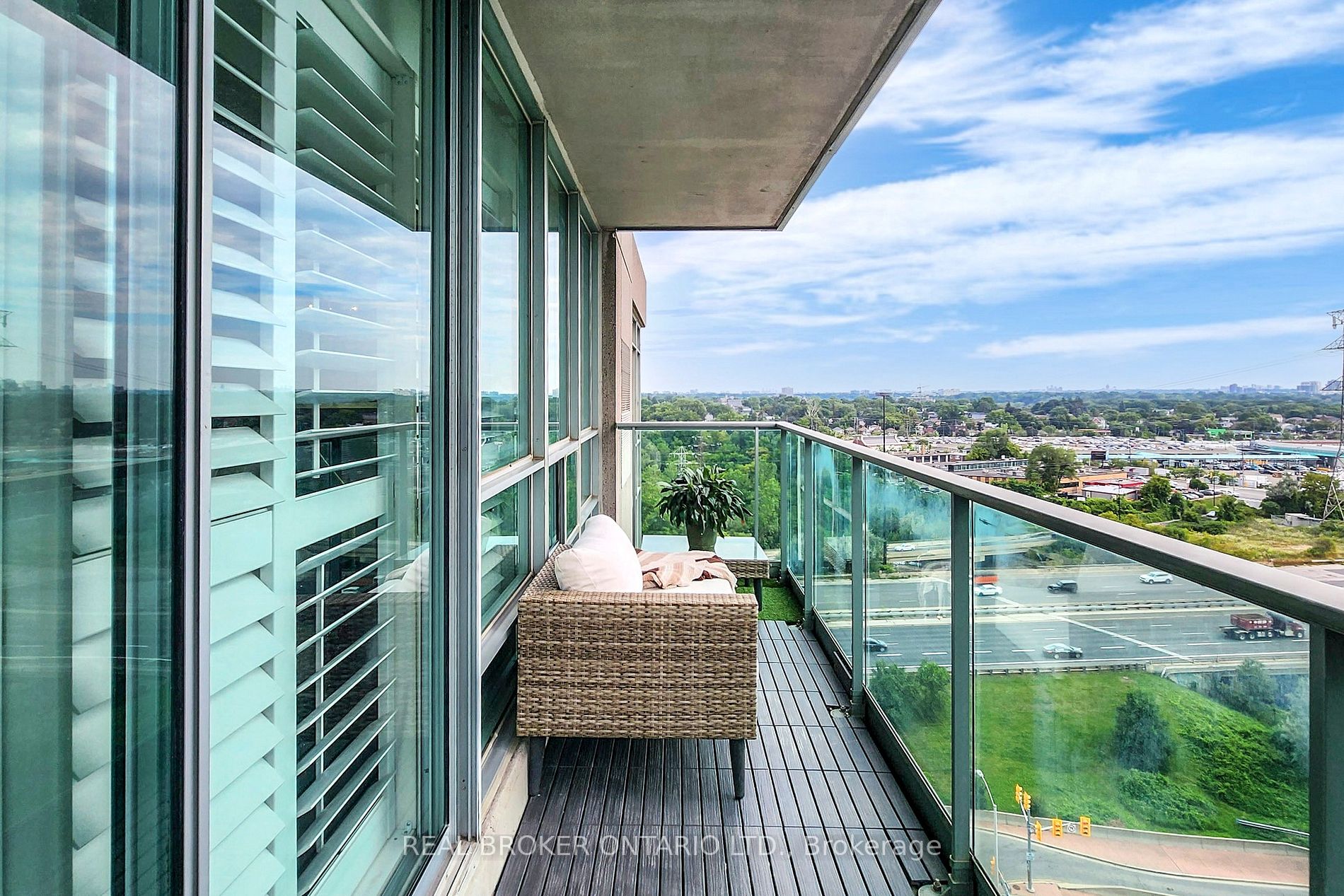 250 Manitoba Street, #728