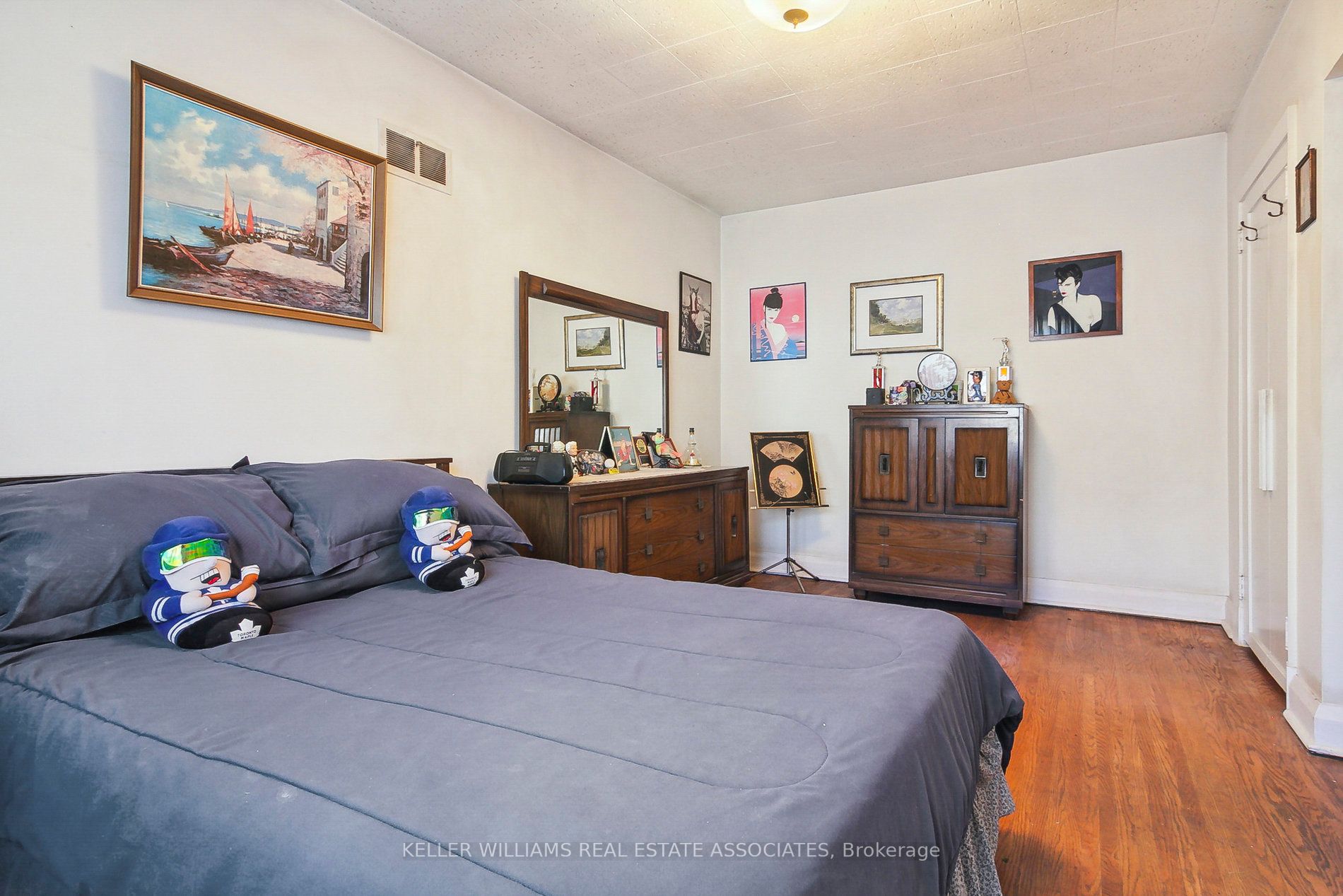 1081 Islington Ave