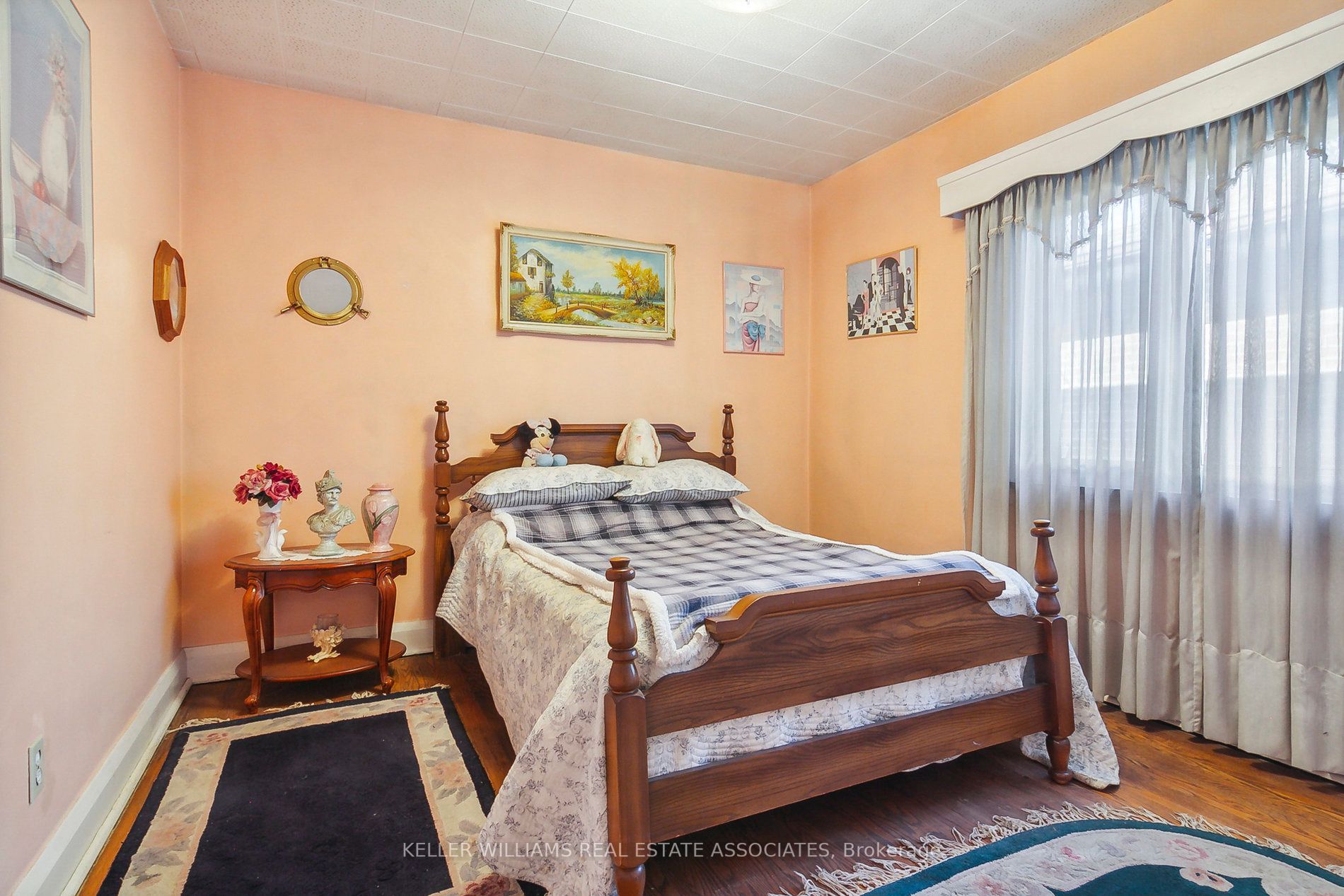 1081 Islington Ave