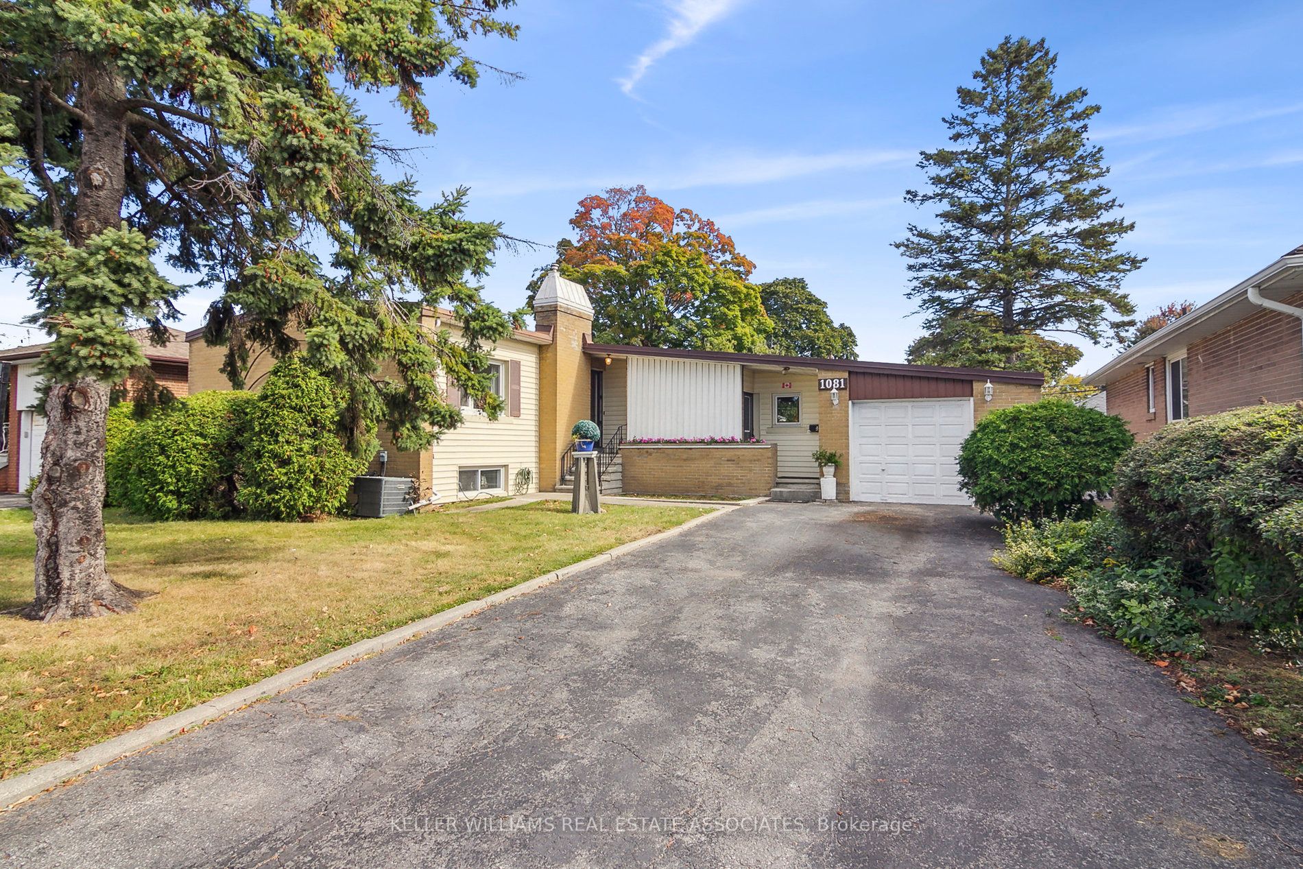 1081 Islington Ave