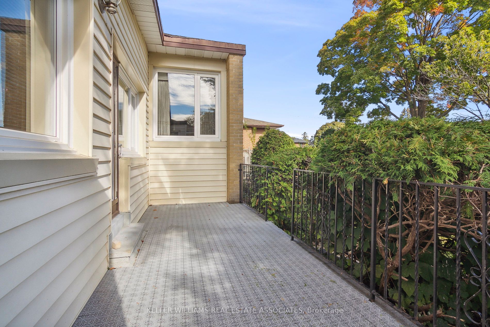 1081 Islington Ave