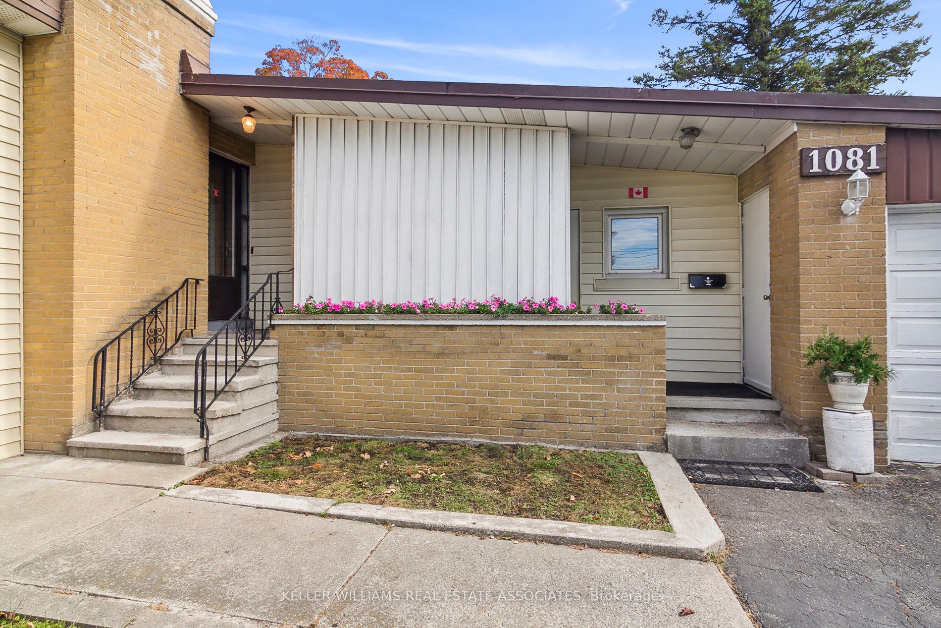 1081 Islington Ave