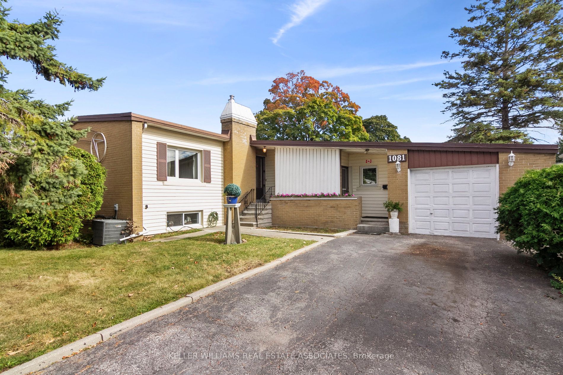 1081 Islington Ave