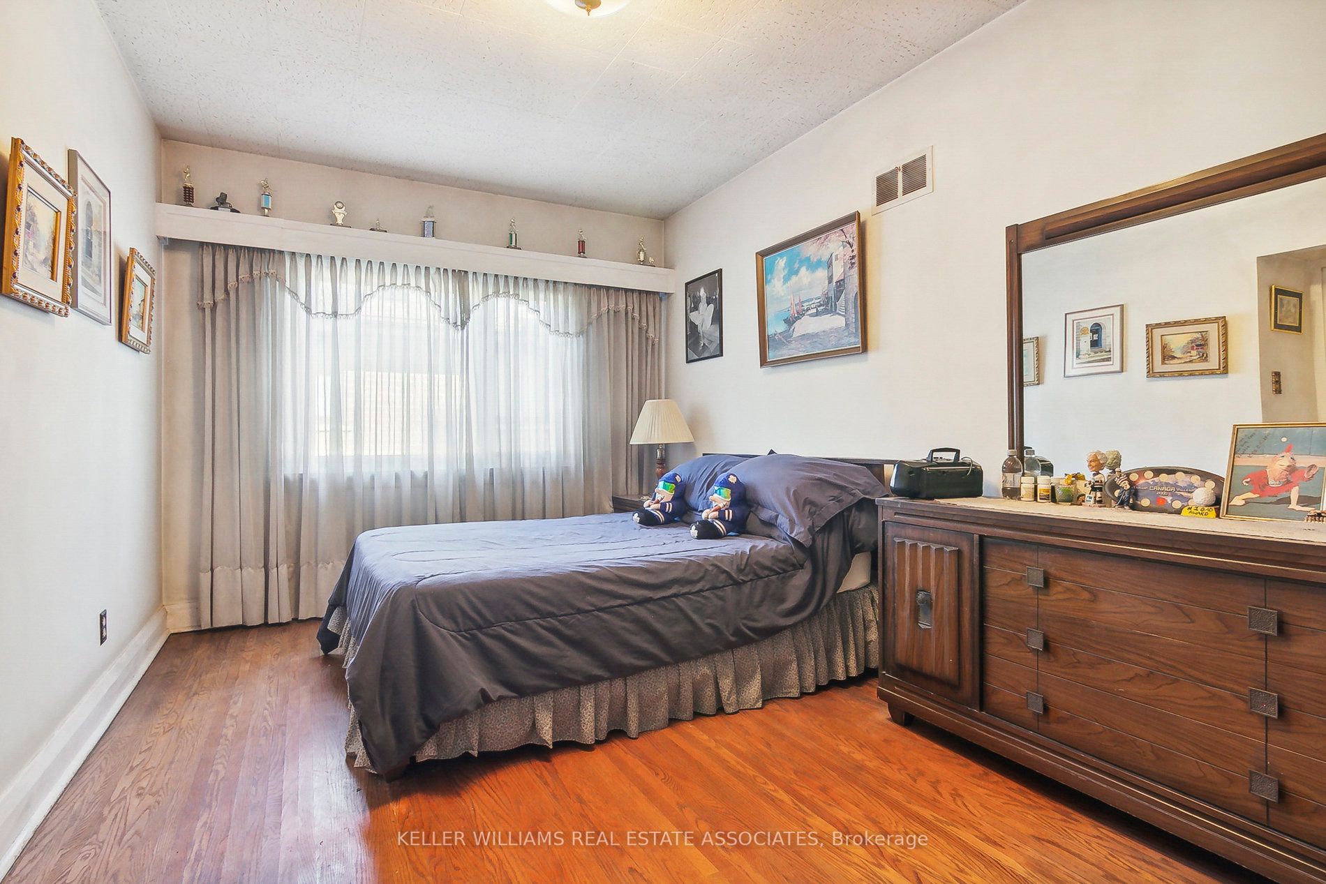 1081 Islington Ave