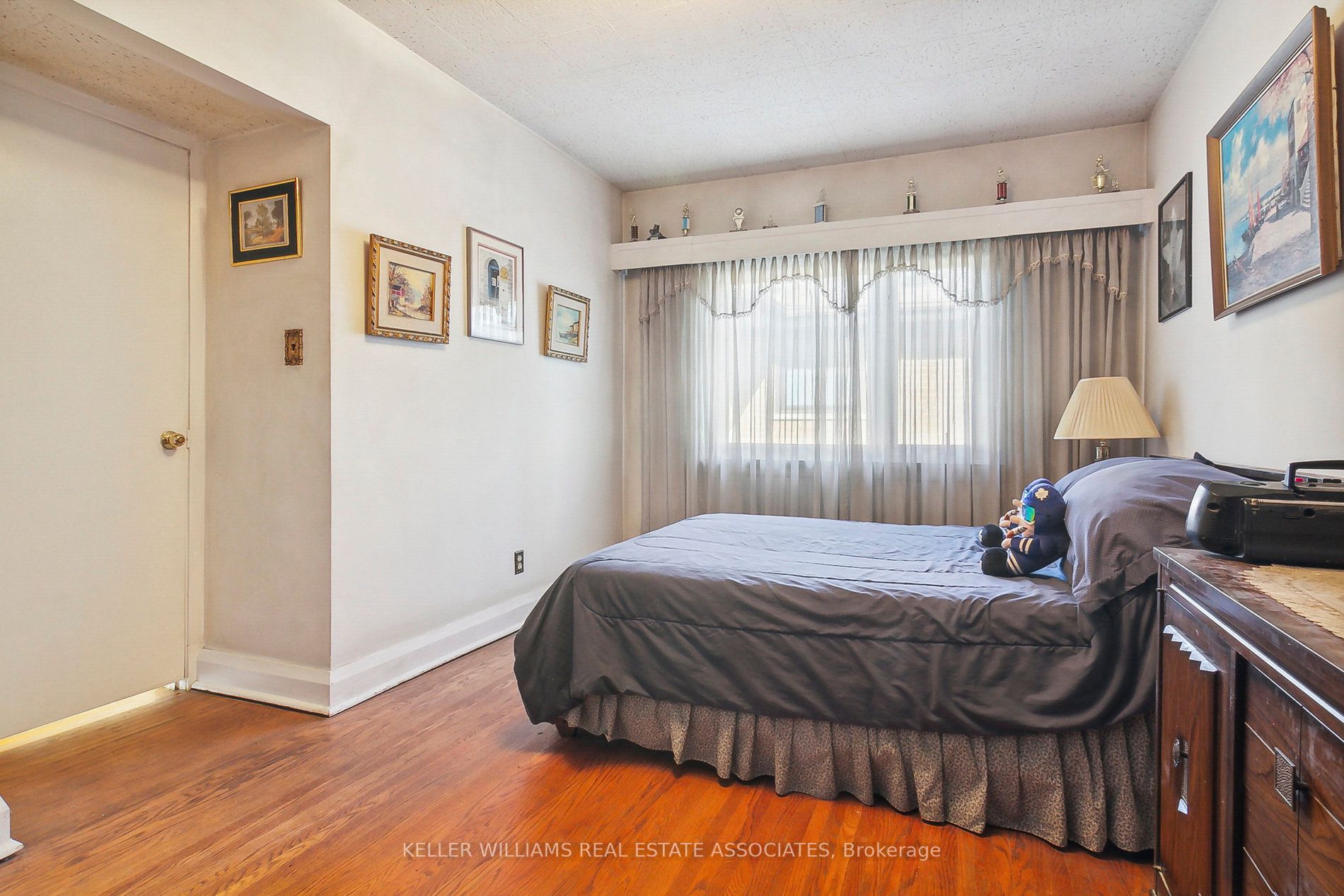 1081 Islington Ave