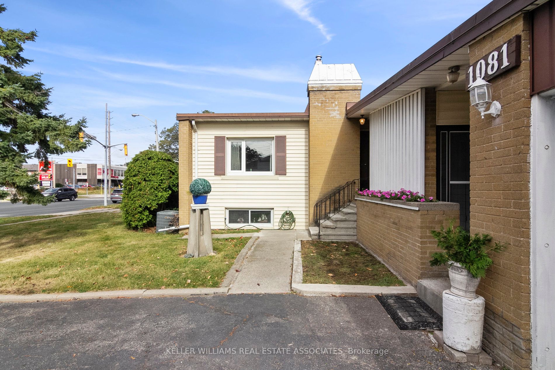 1081 Islington Ave