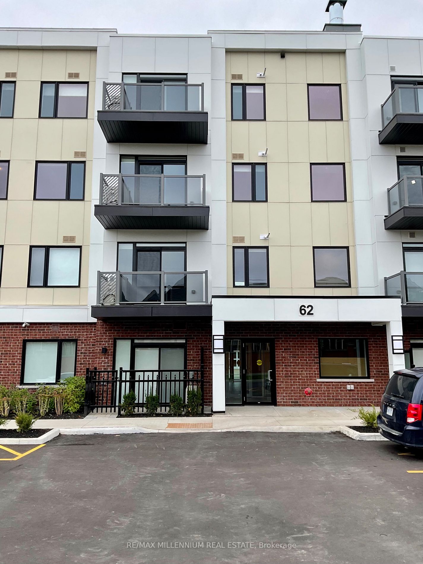 62 Sky Harbour Dr W, #317
