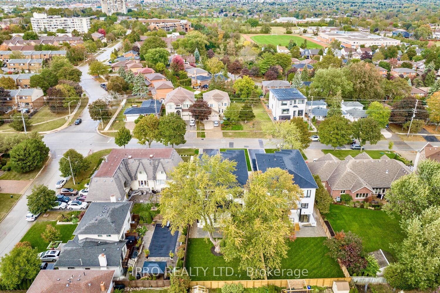 2556 Glengarry Rd