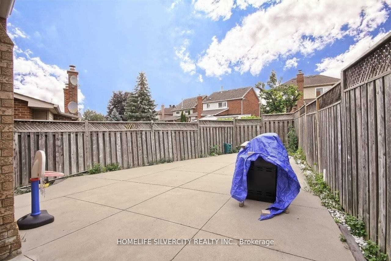 73 Rocky Mountain Cres