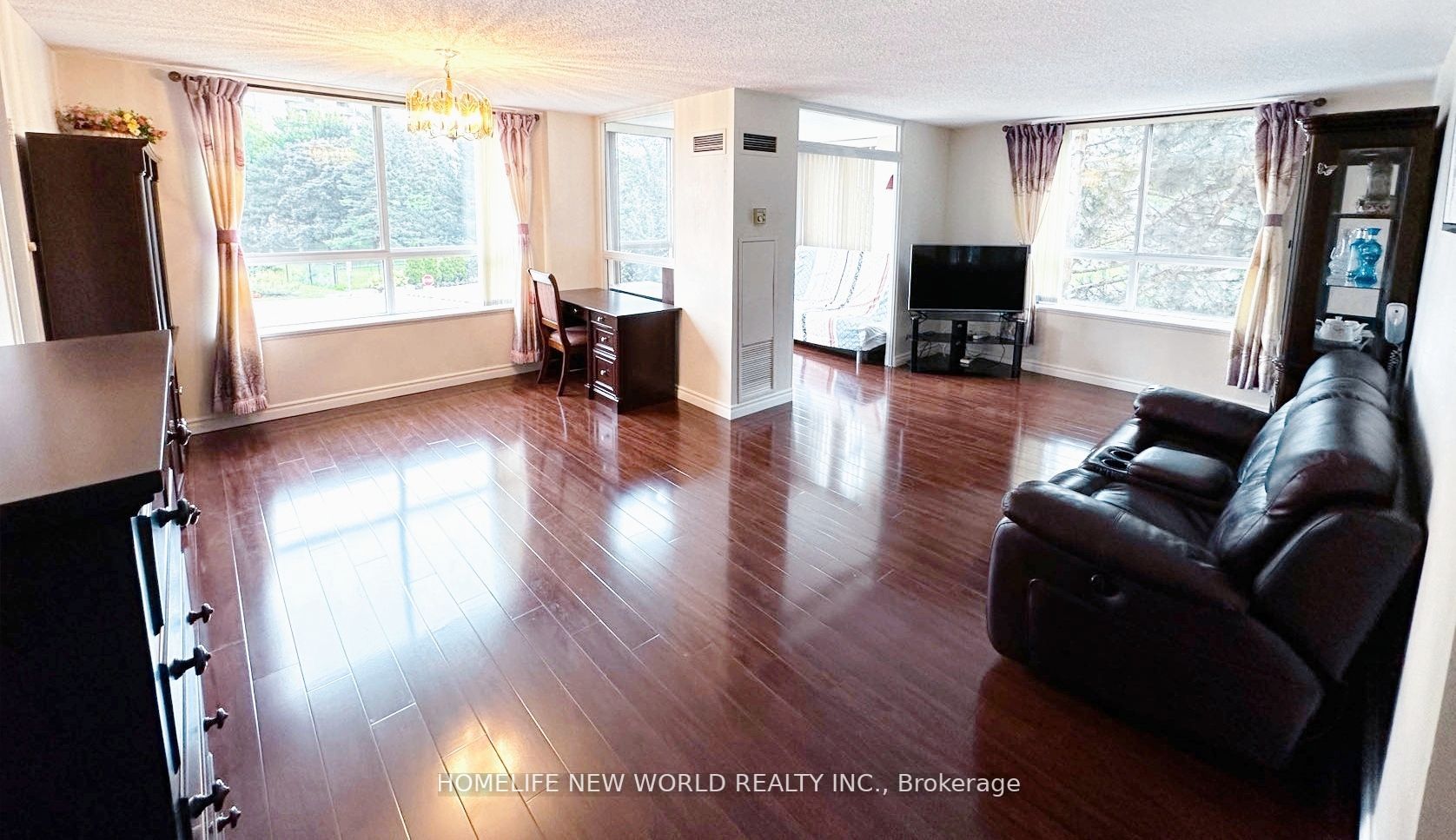 1485 Lakeshore Rd E, #204