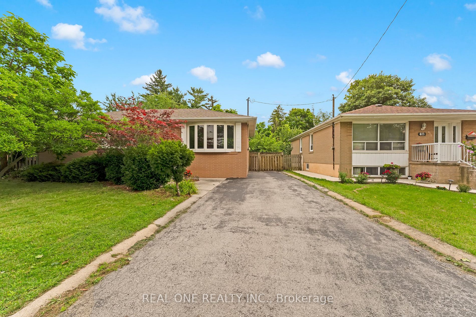 606 Pinegrove Rd