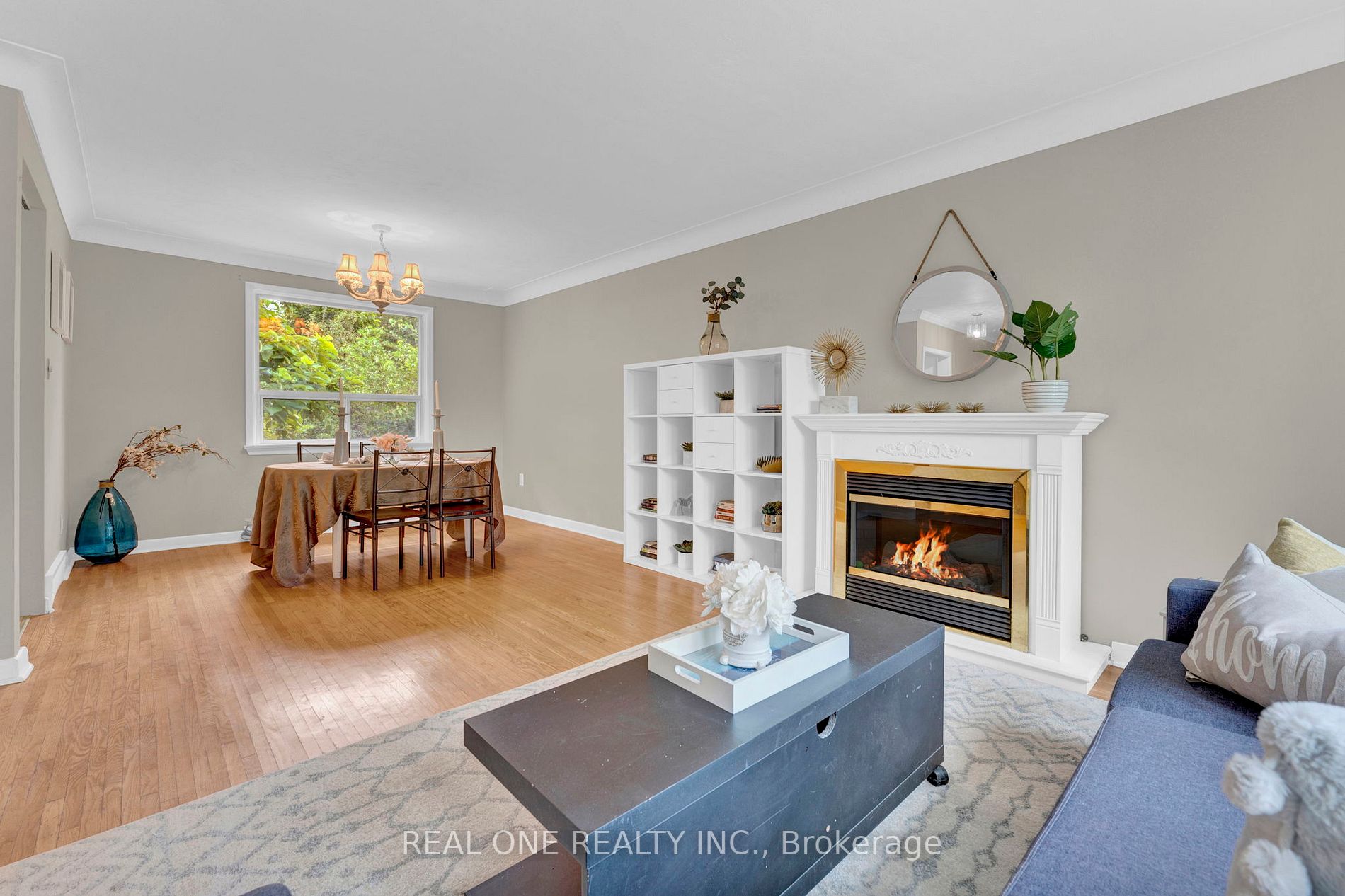 606 Pinegrove Rd