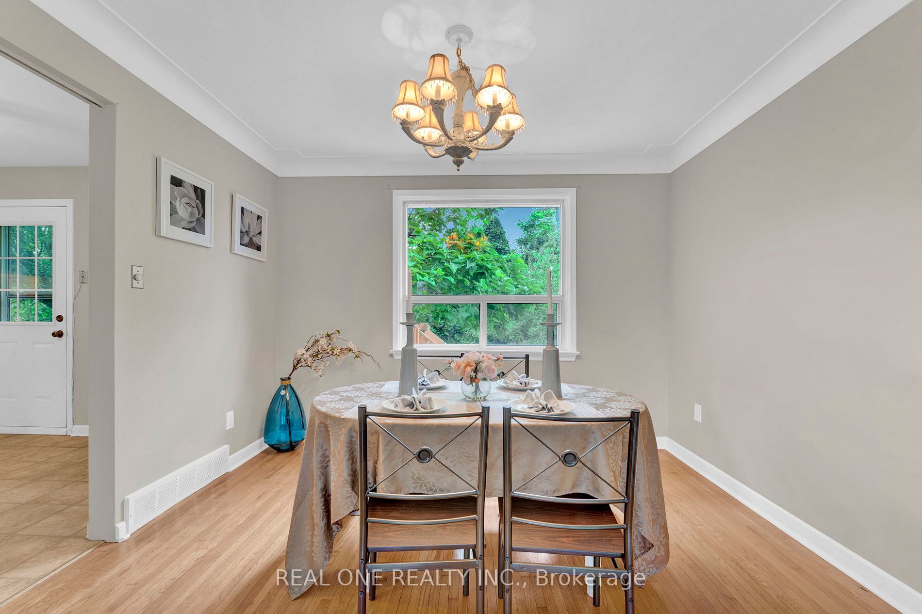 606 Pinegrove Rd