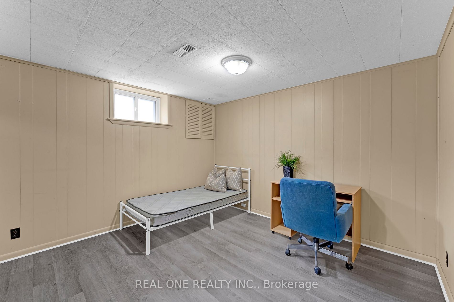 606 Pinegrove Rd