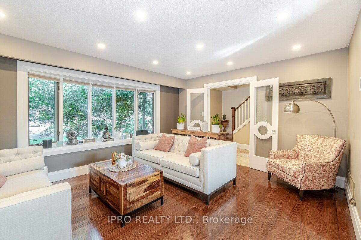 888 Maple Ave