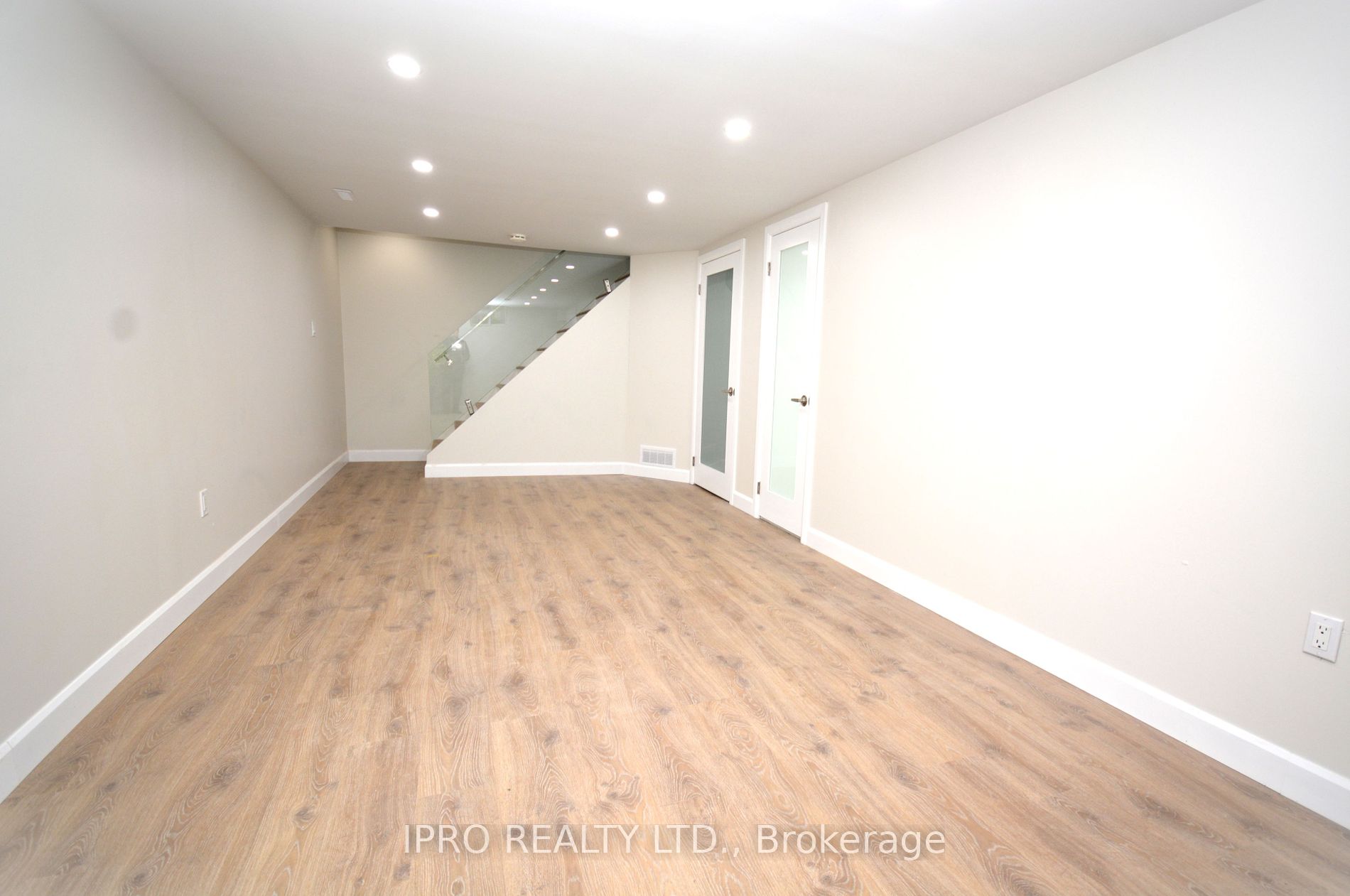 888 Maple Ave