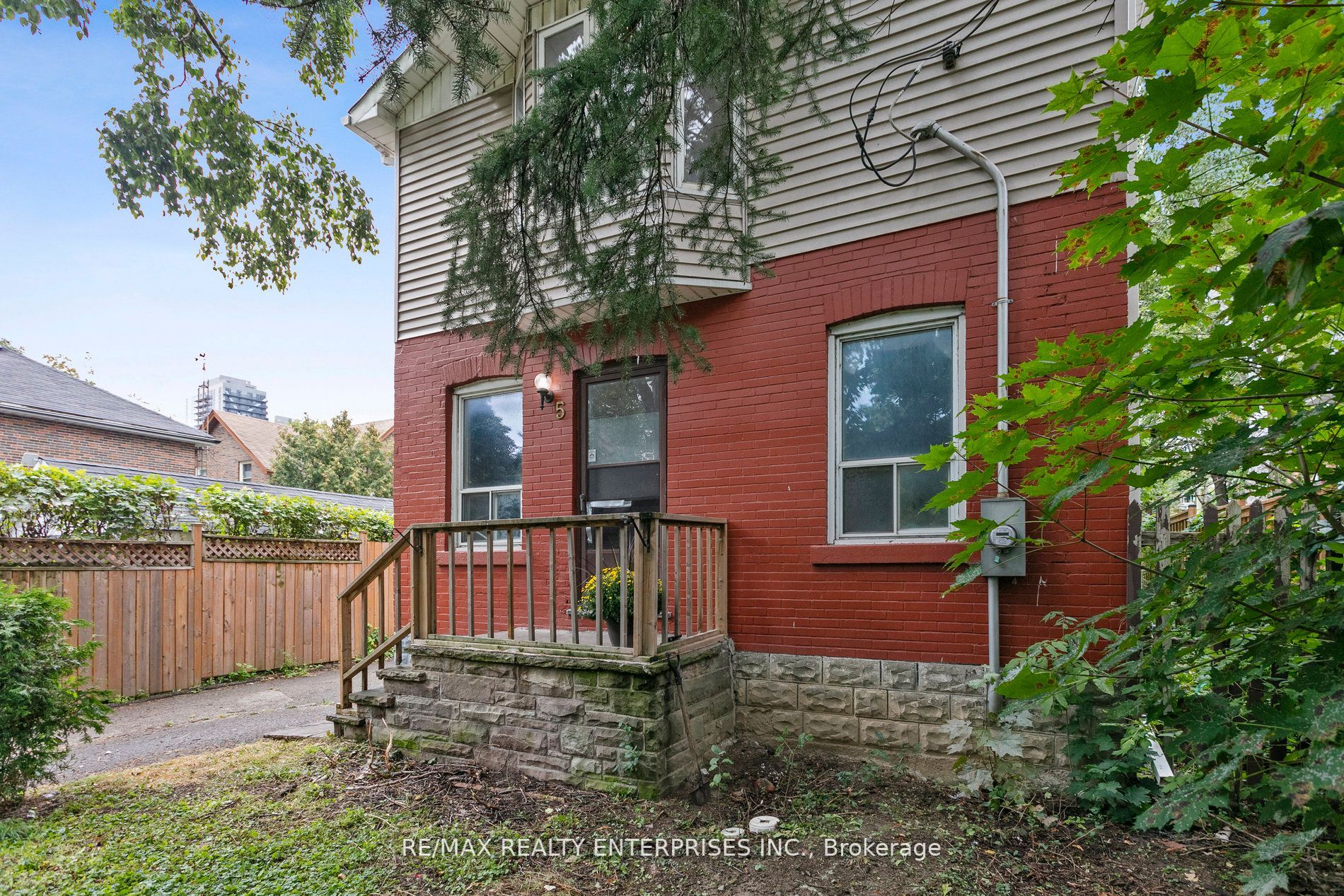 5 Lowes Ave