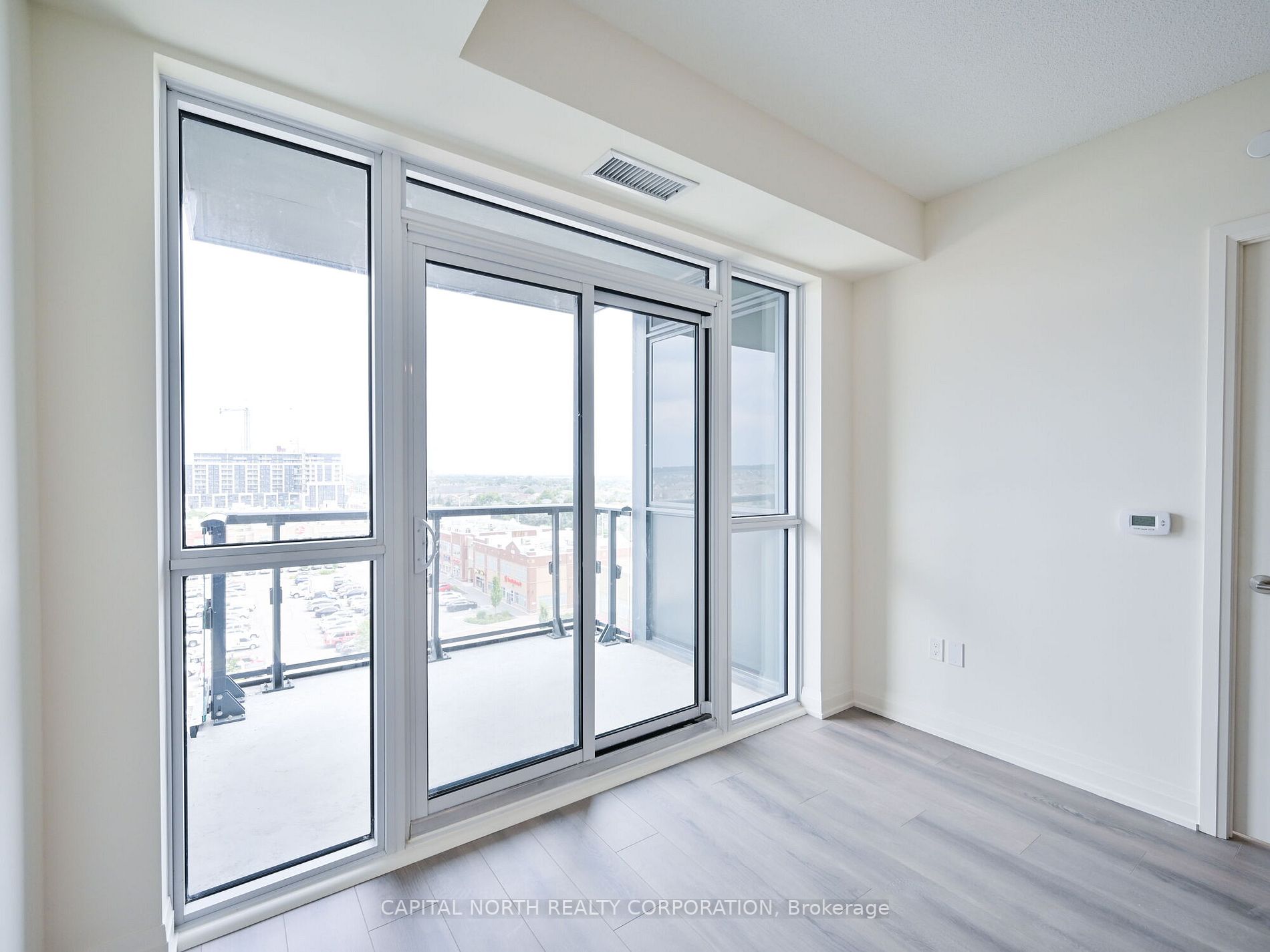 509 Dundas St W, #711