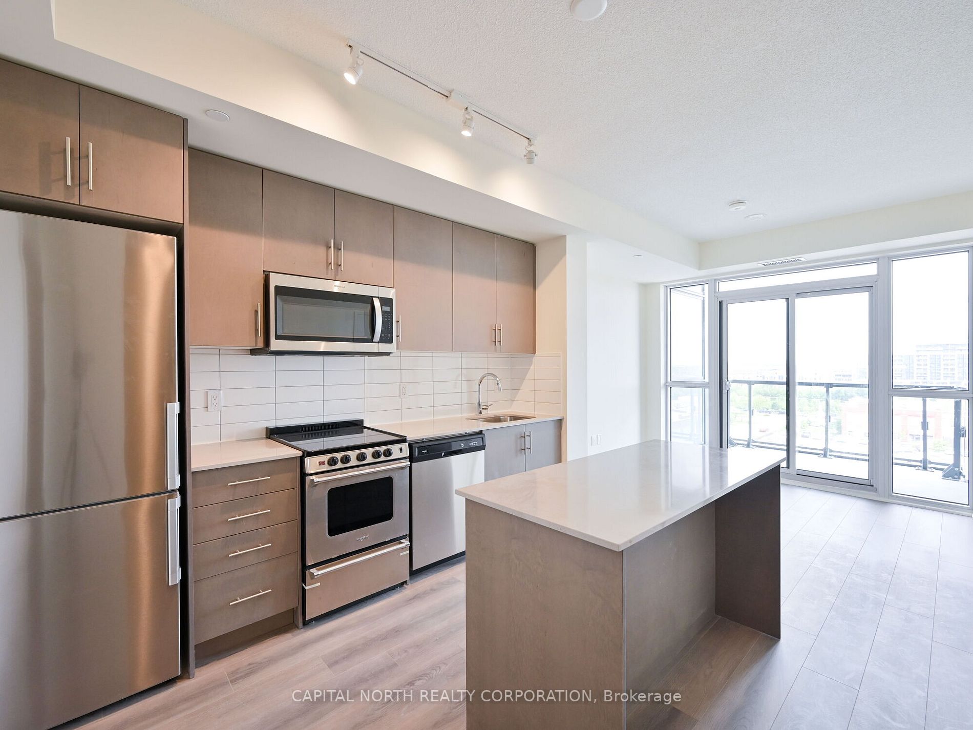 509 Dundas St W, #711