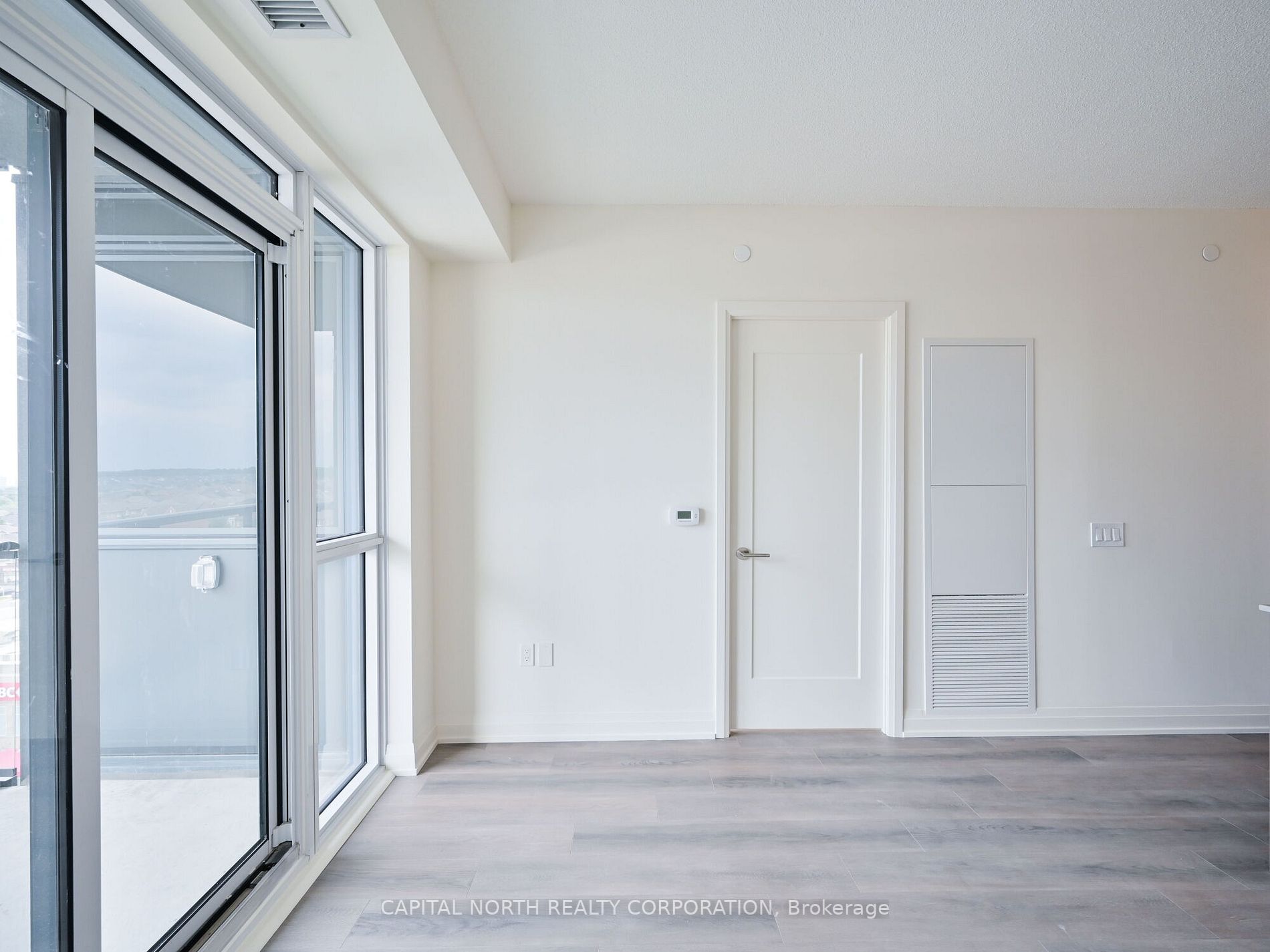 509 Dundas St W, #711