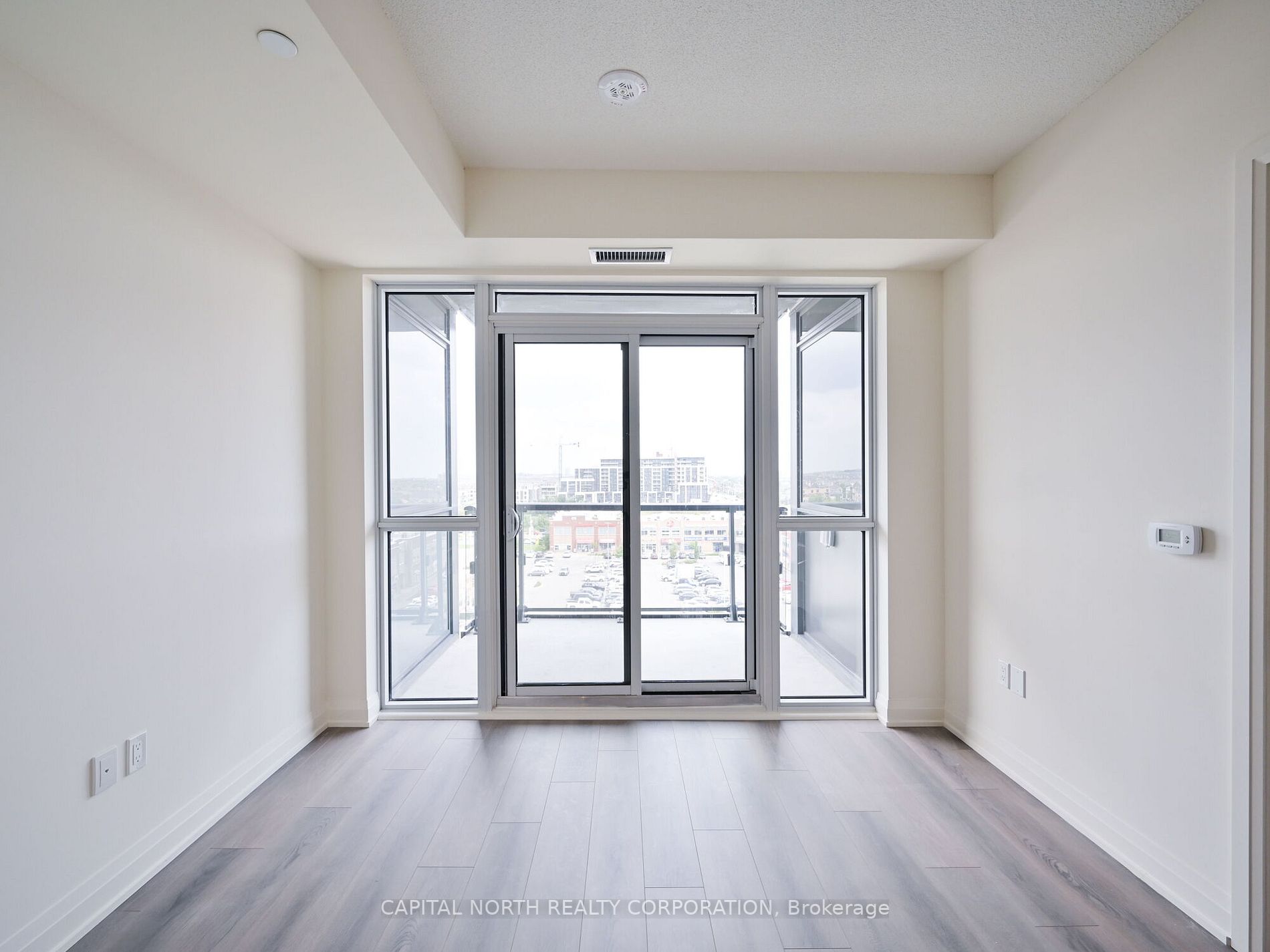 509 Dundas St W, #711