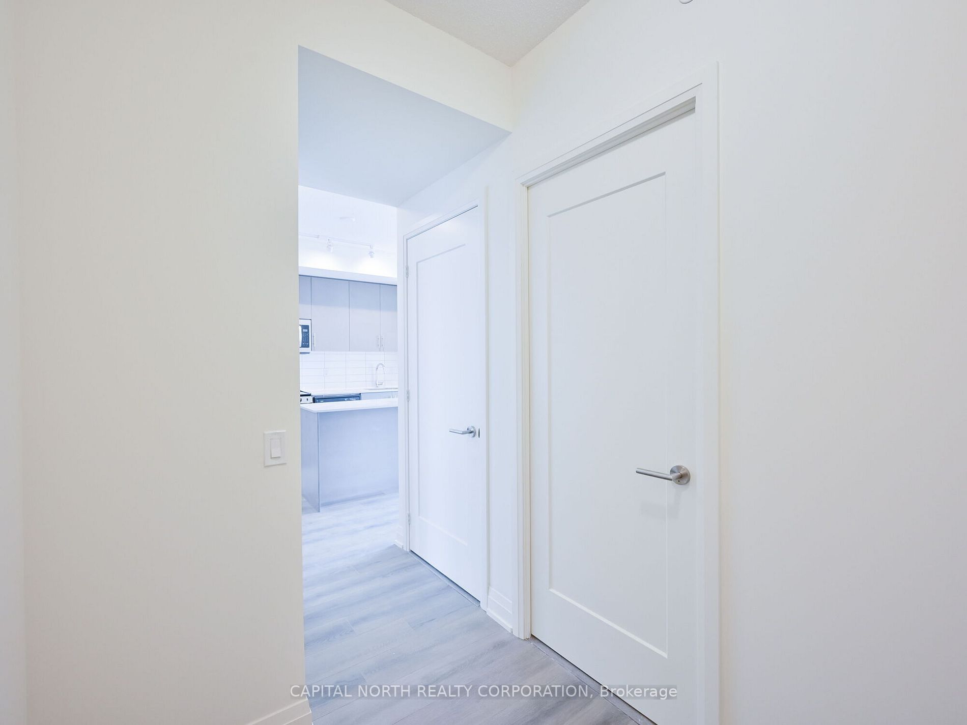 509 Dundas St W, #711