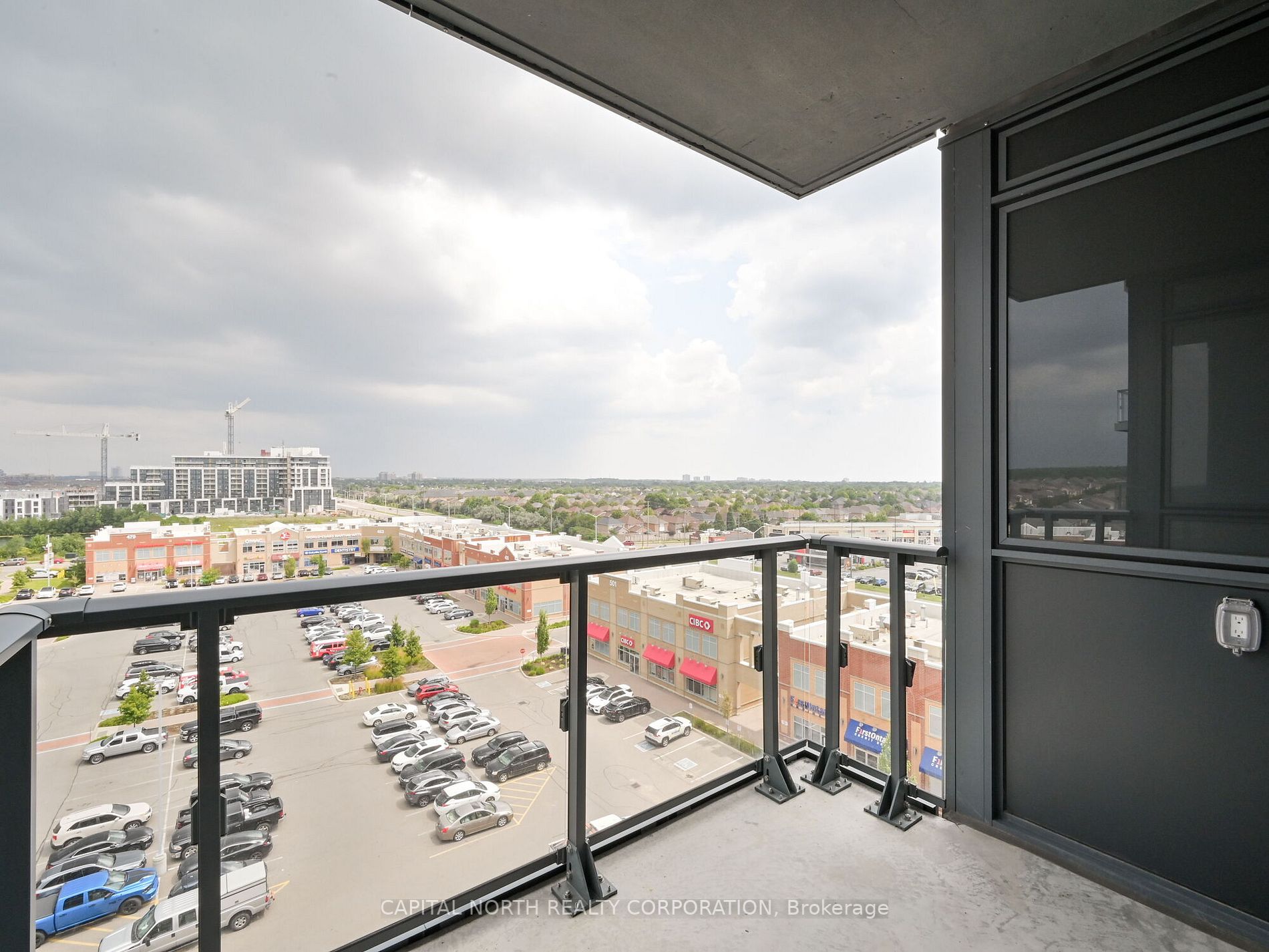 509 Dundas St W, #711