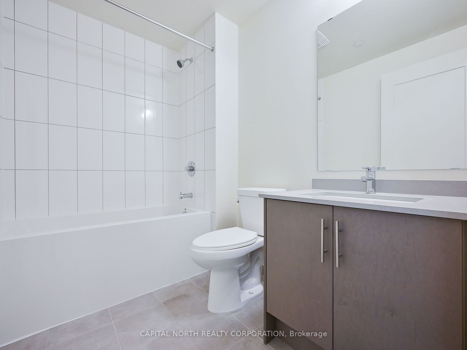 509 Dundas St W, #711