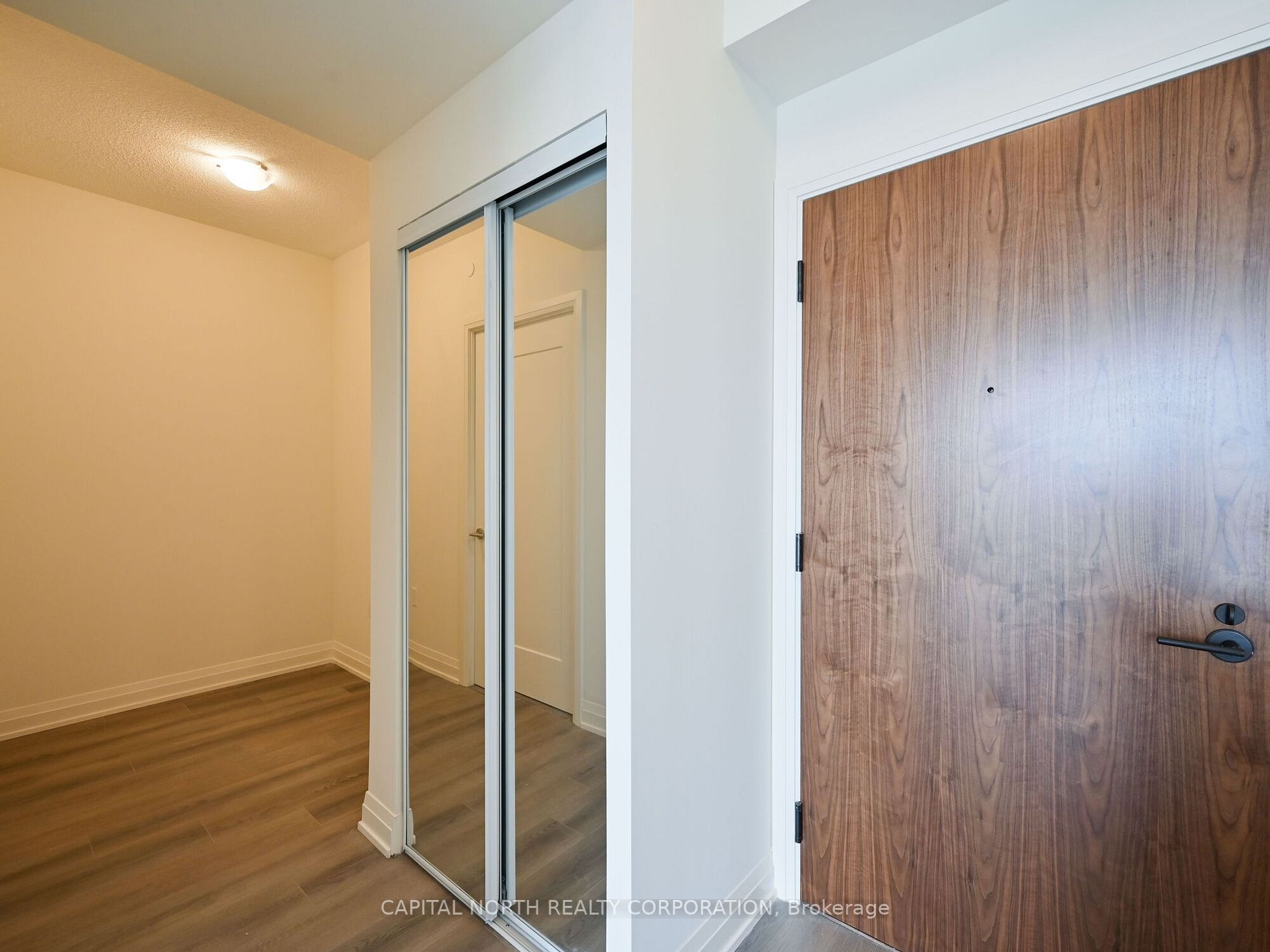 509 Dundas St W, #711