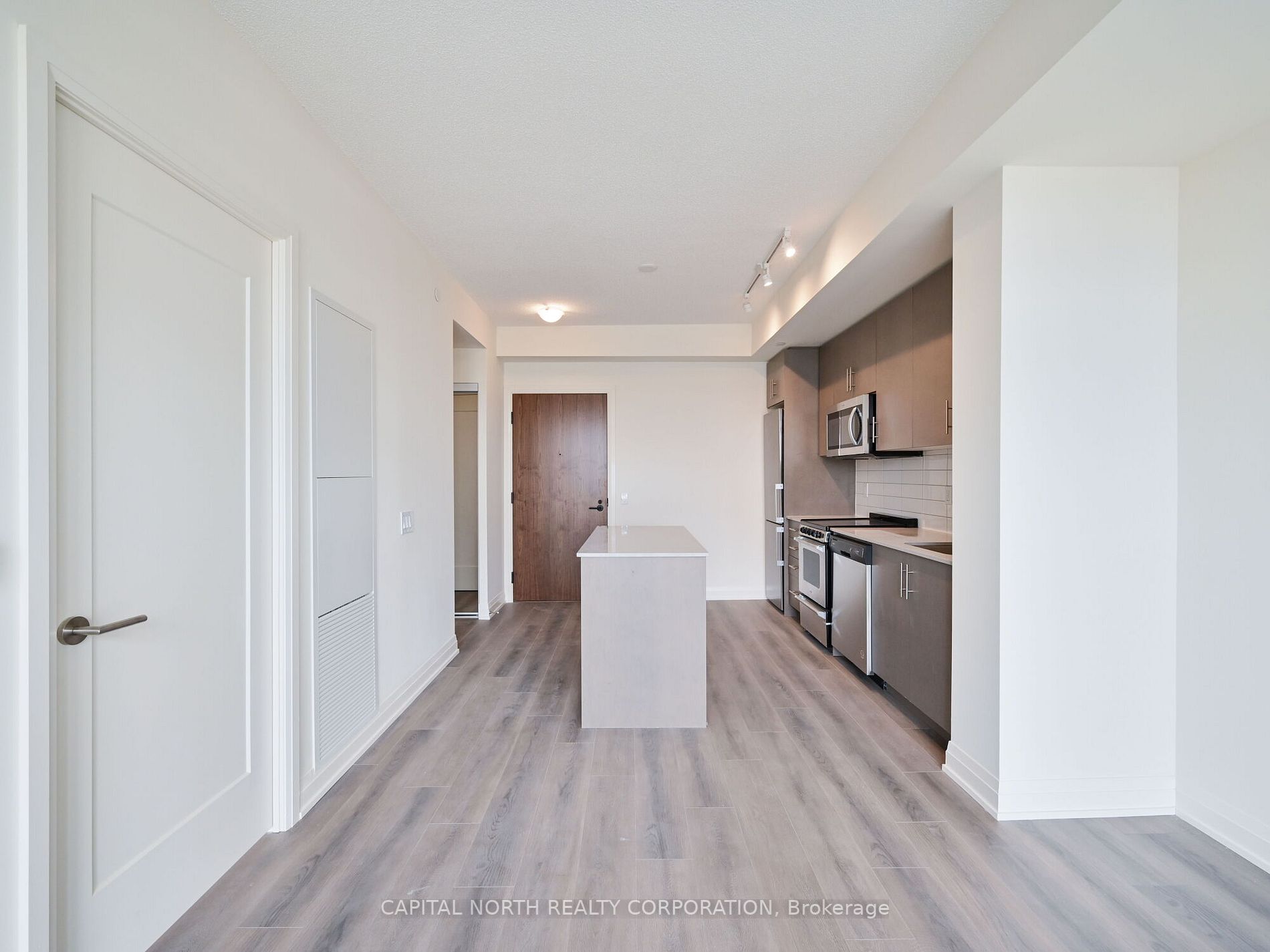 509 Dundas St W, #711