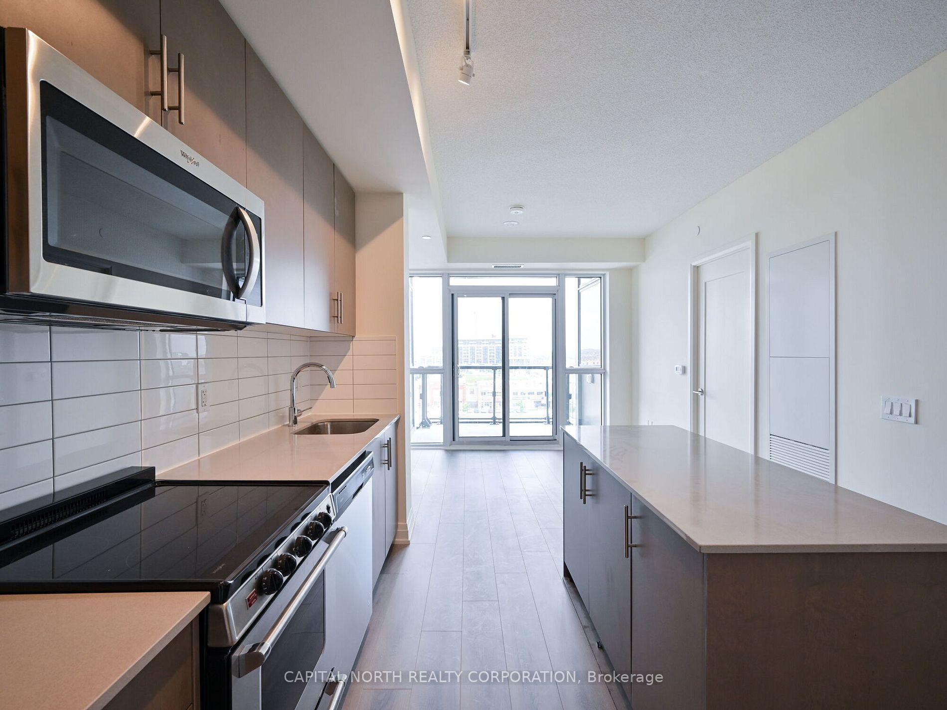 509 Dundas St W, #711