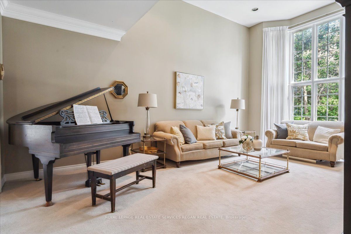 1935 Calgary Crt