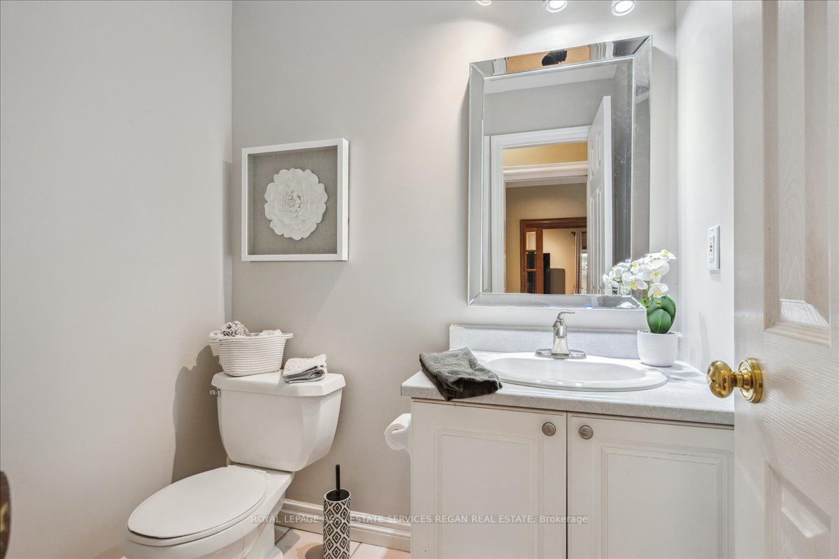 1935 Calgary Crt