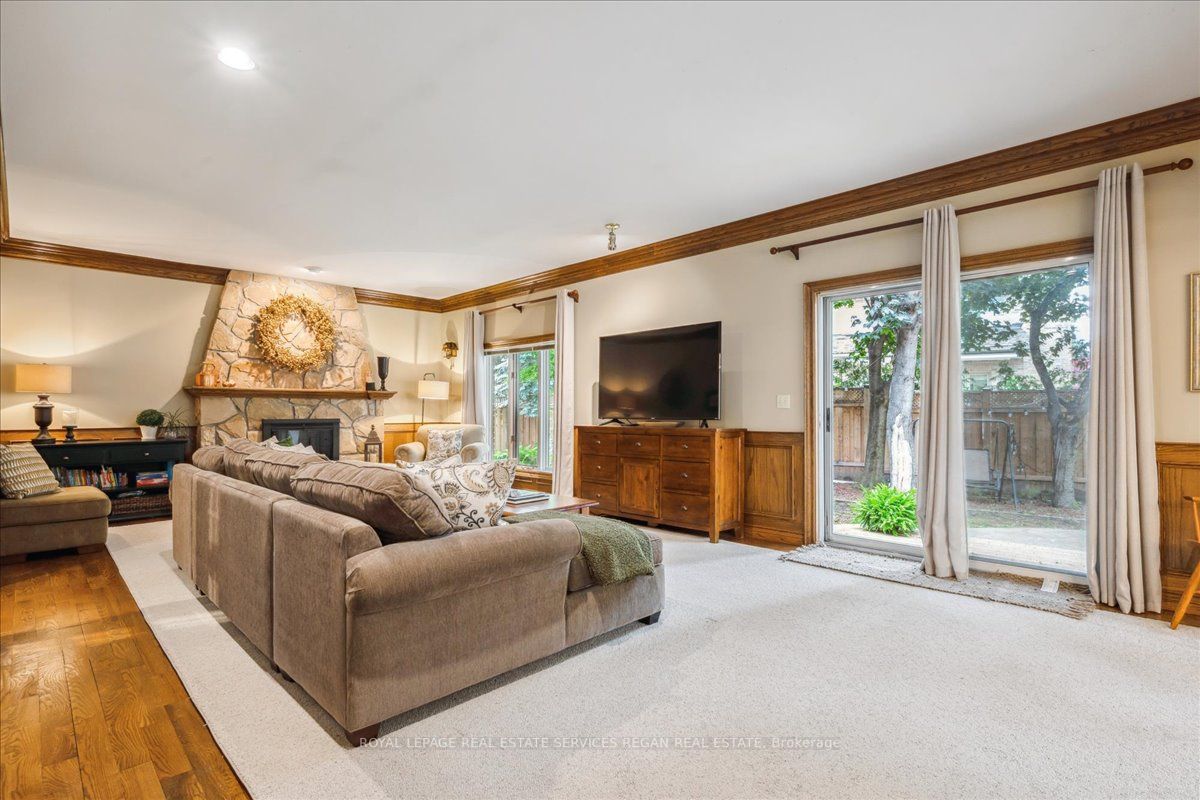 1935 Calgary Crt