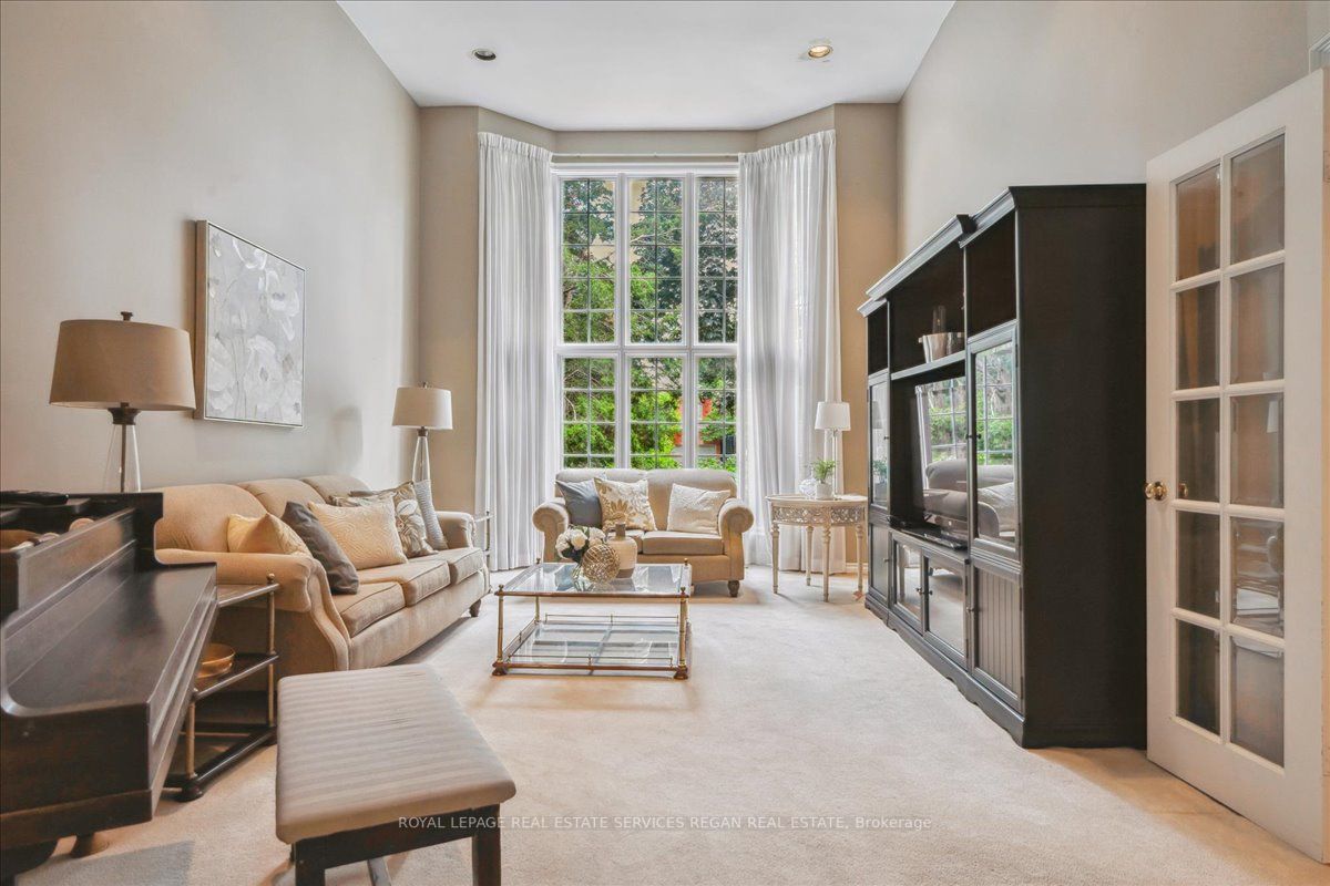 1935 Calgary Crt
