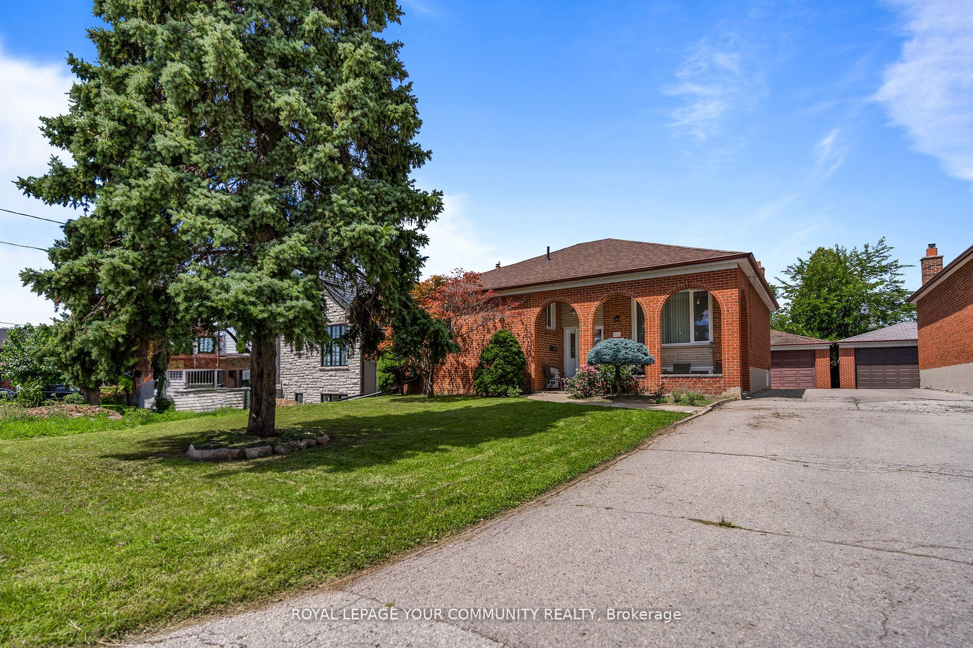 50 Langholm Dr