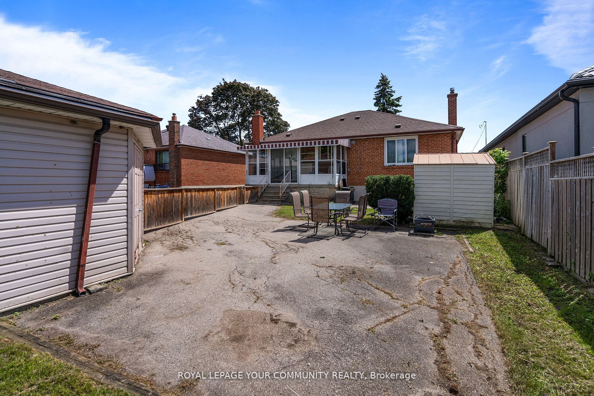 50 Langholm Dr