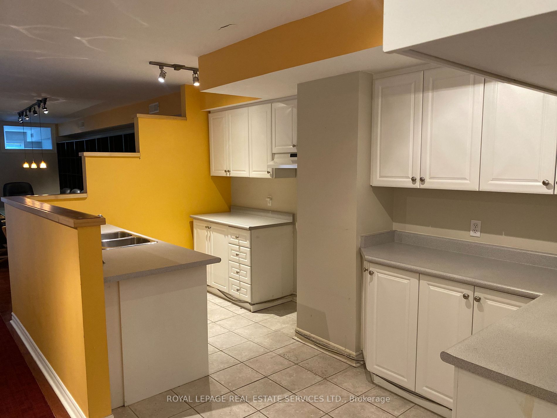 2938 Bloor St W, #2nd Flr