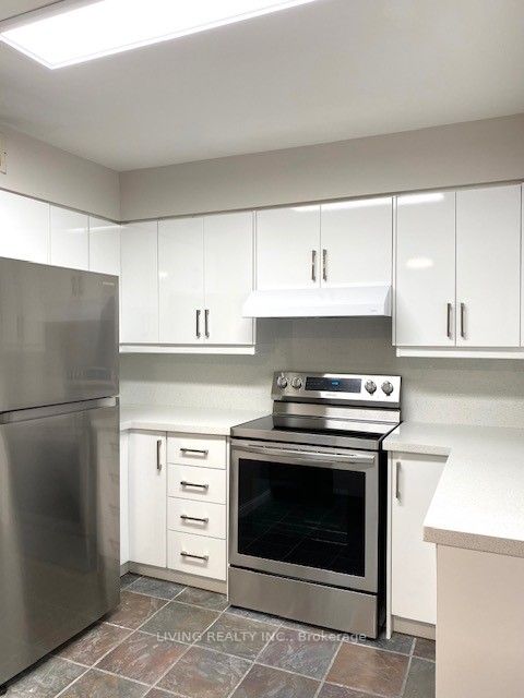 50 Eglinton Ave W, #408