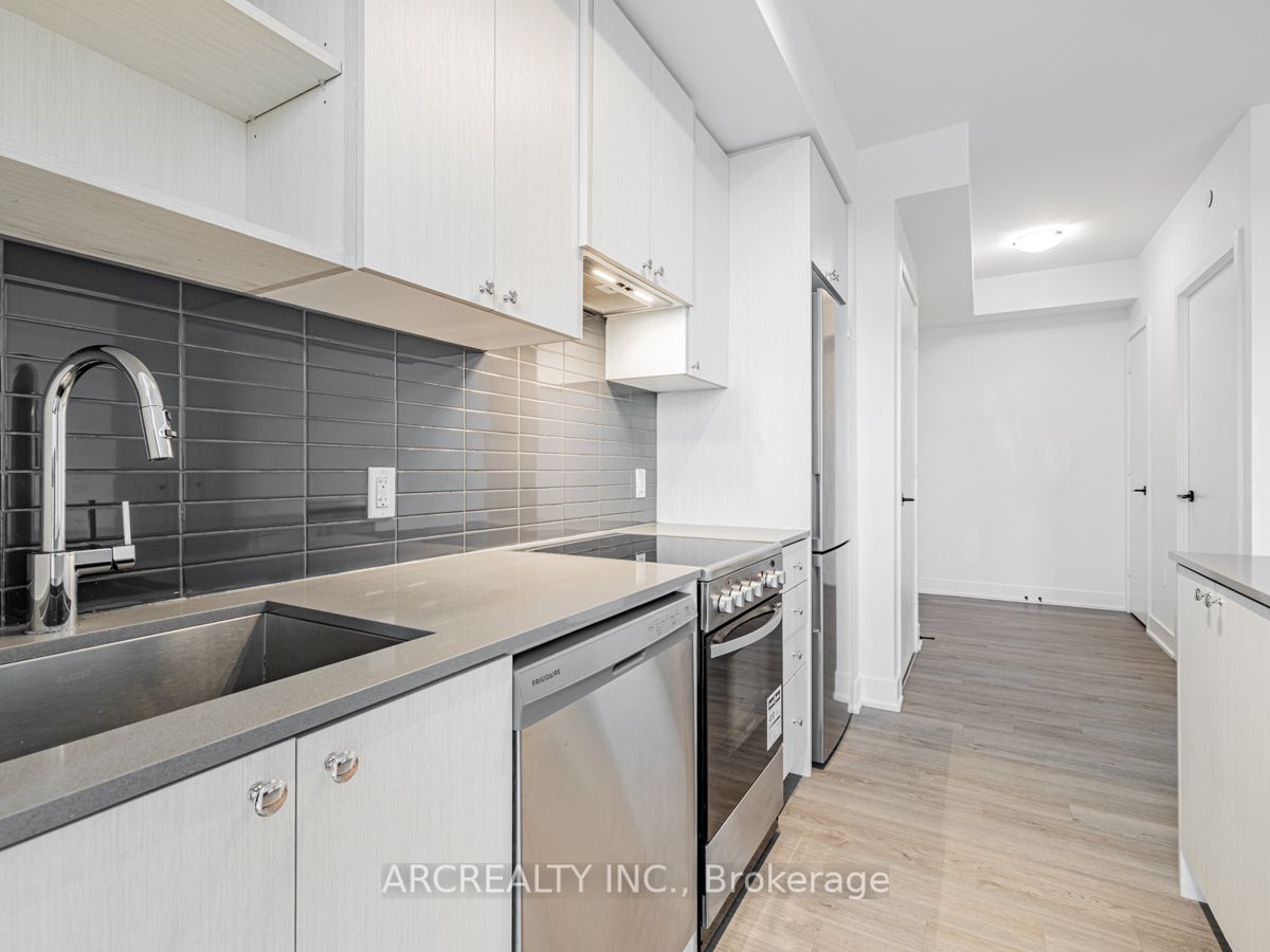 50 George Butchart Dr, #618