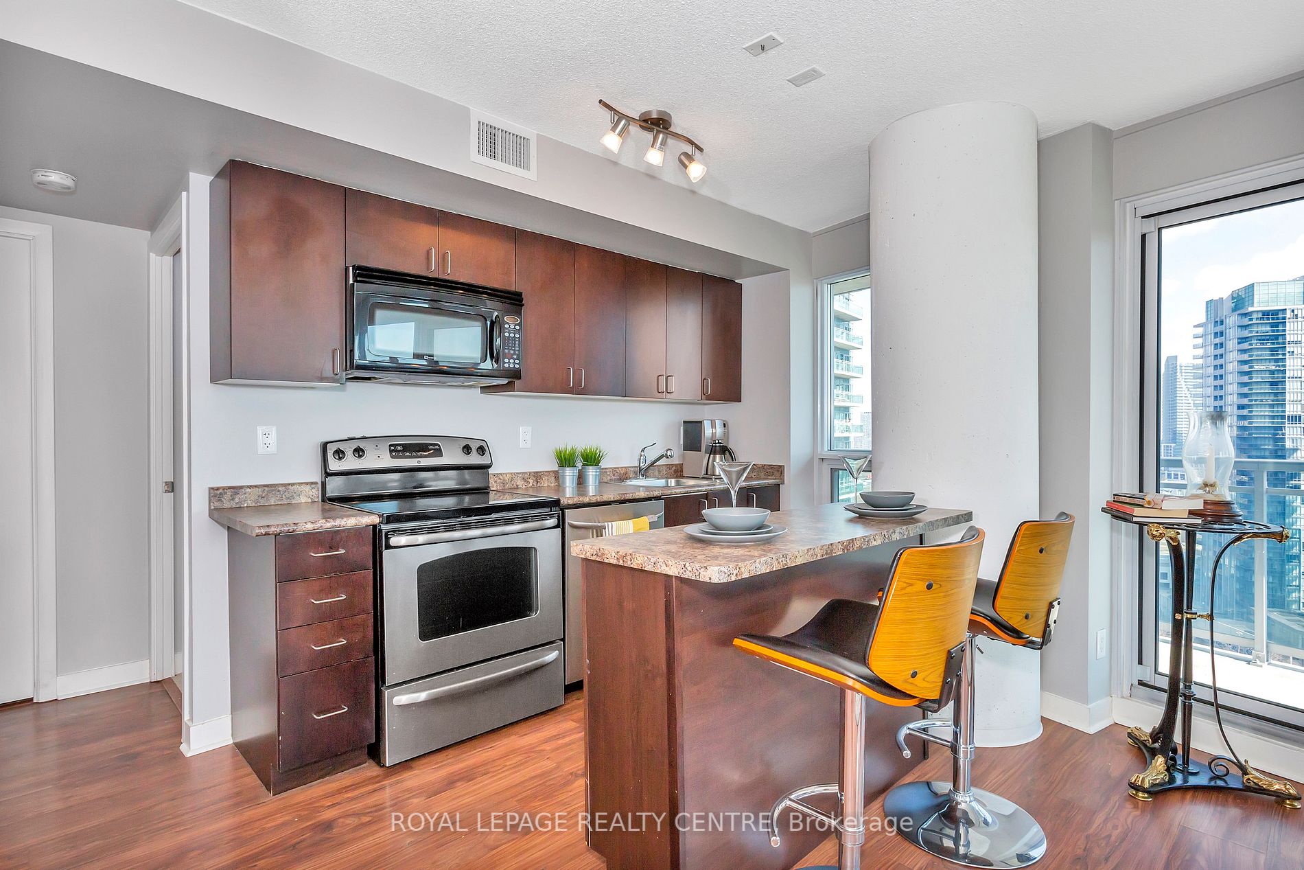 155 Legion Road N, #1803