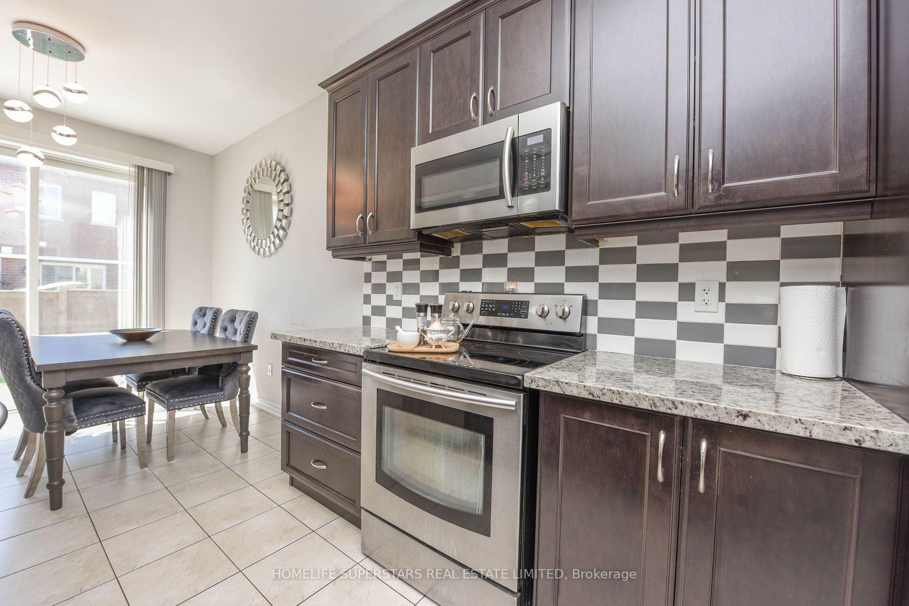 1552 Farmstead Dr