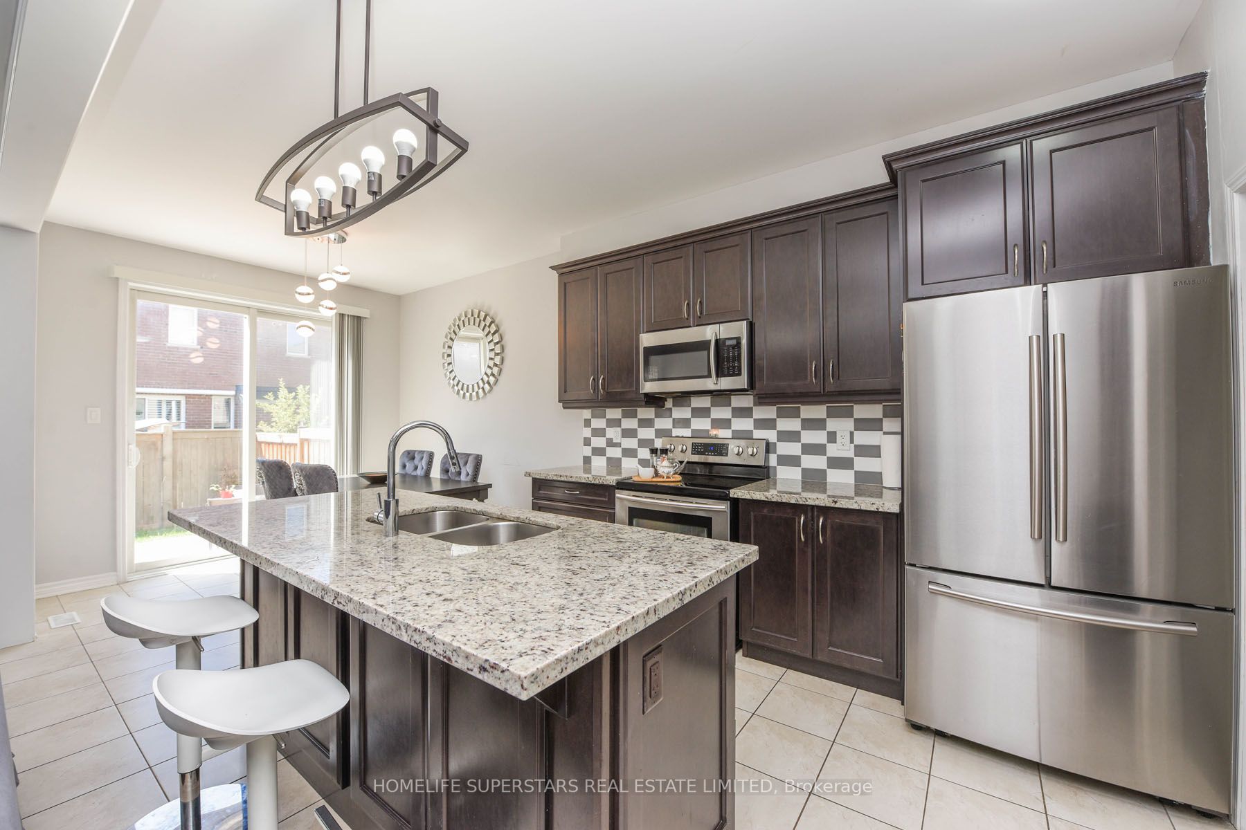 1552 Farmstead Dr