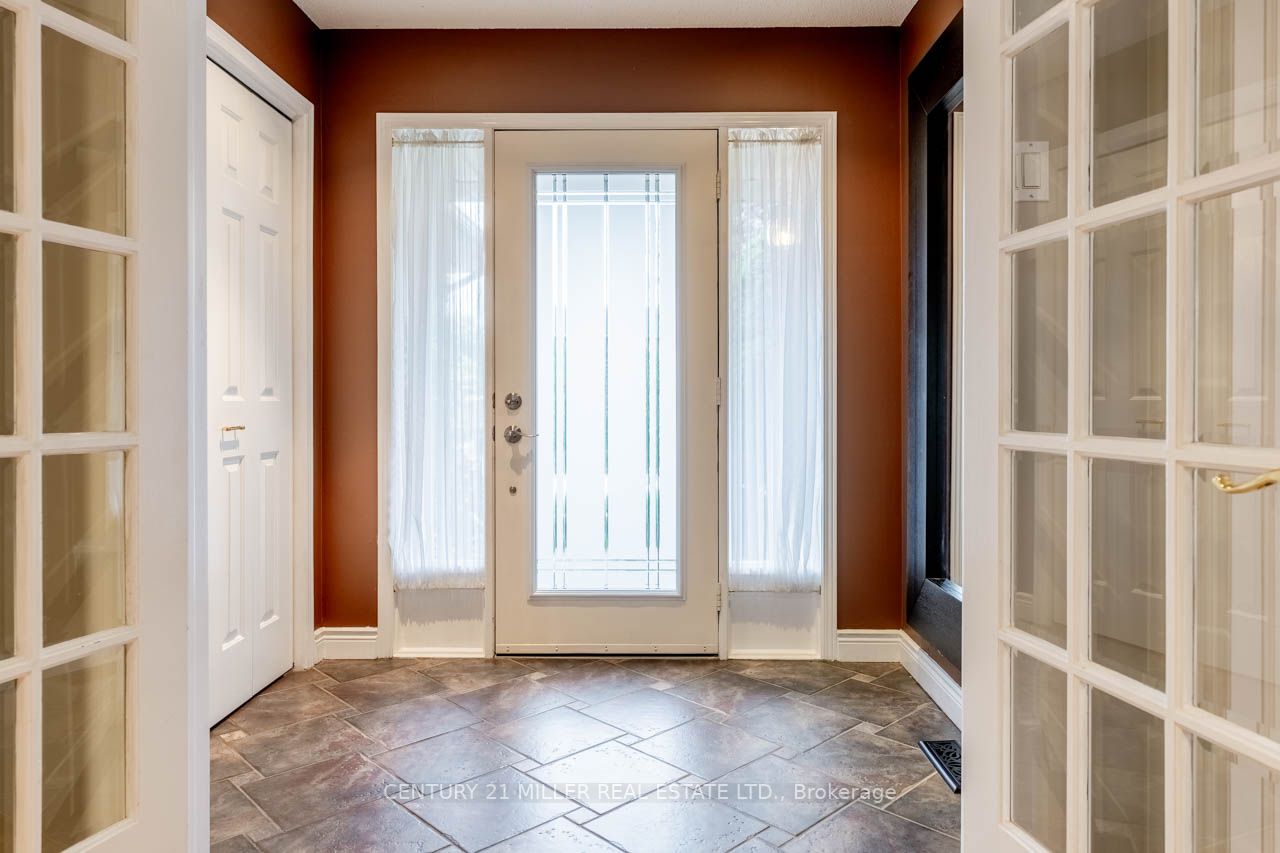 501 Mathewman Cres