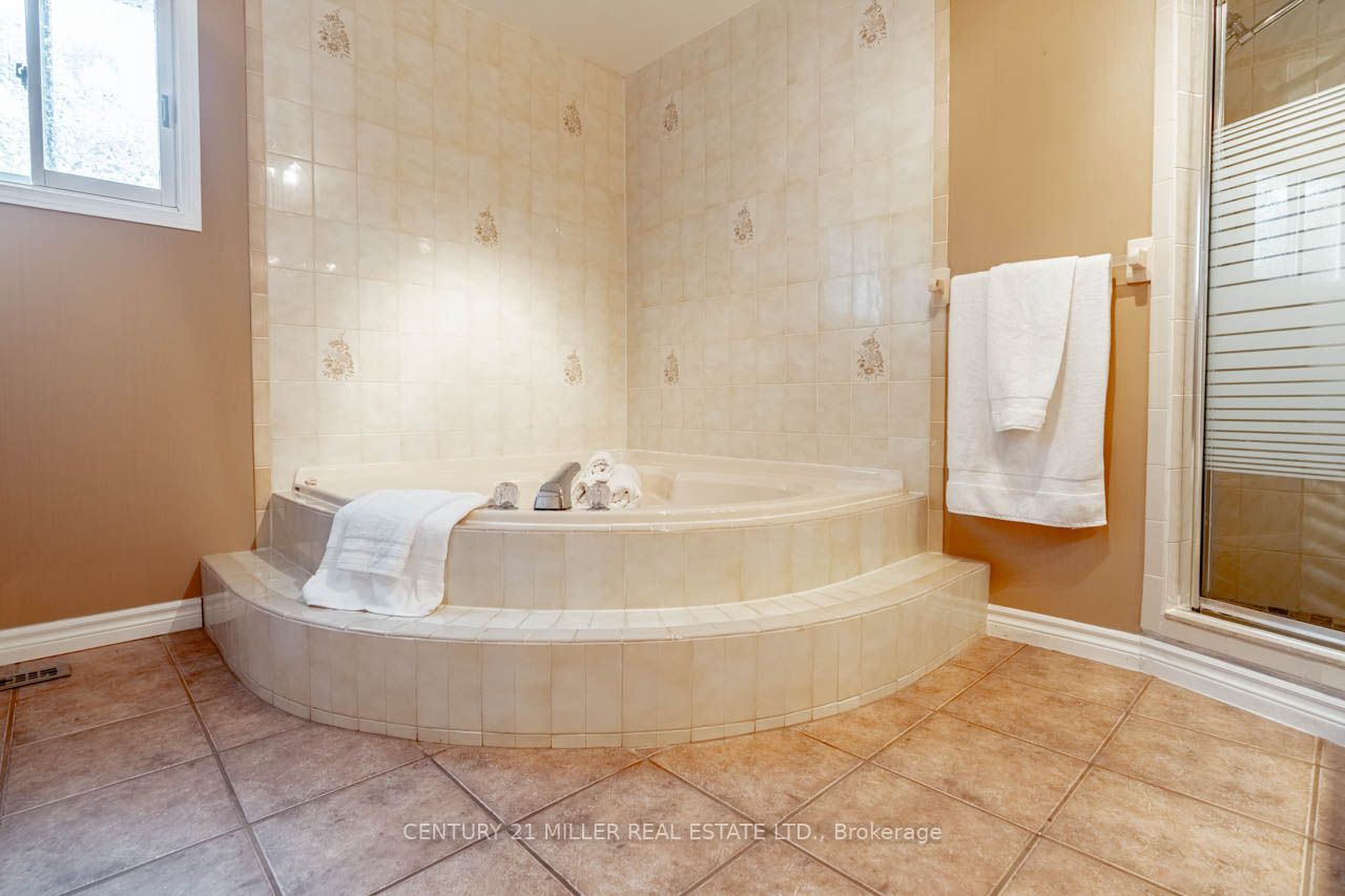 501 Mathewman Cres